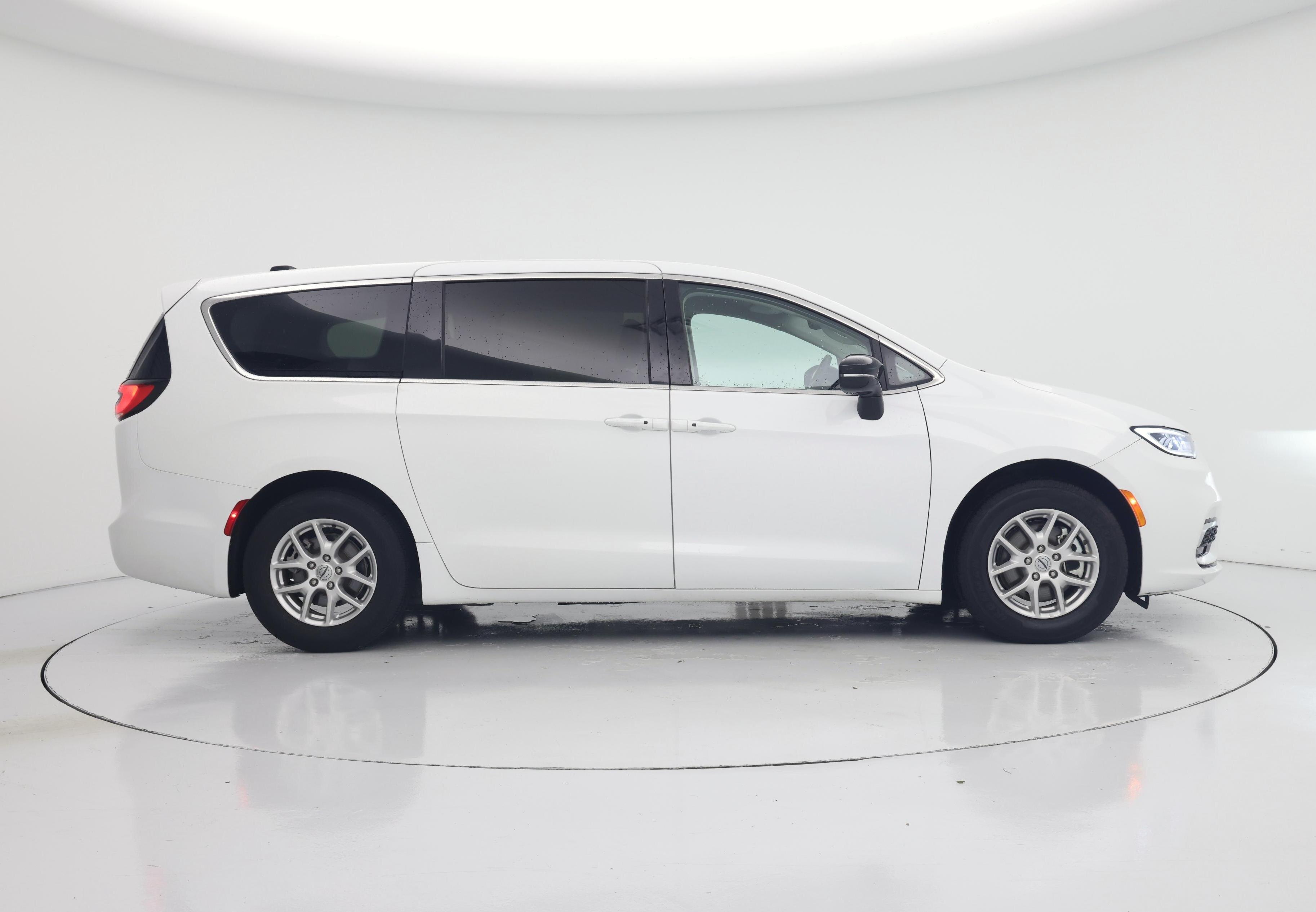 Thumbnail: 2024 Chrysler Pacifica - 7