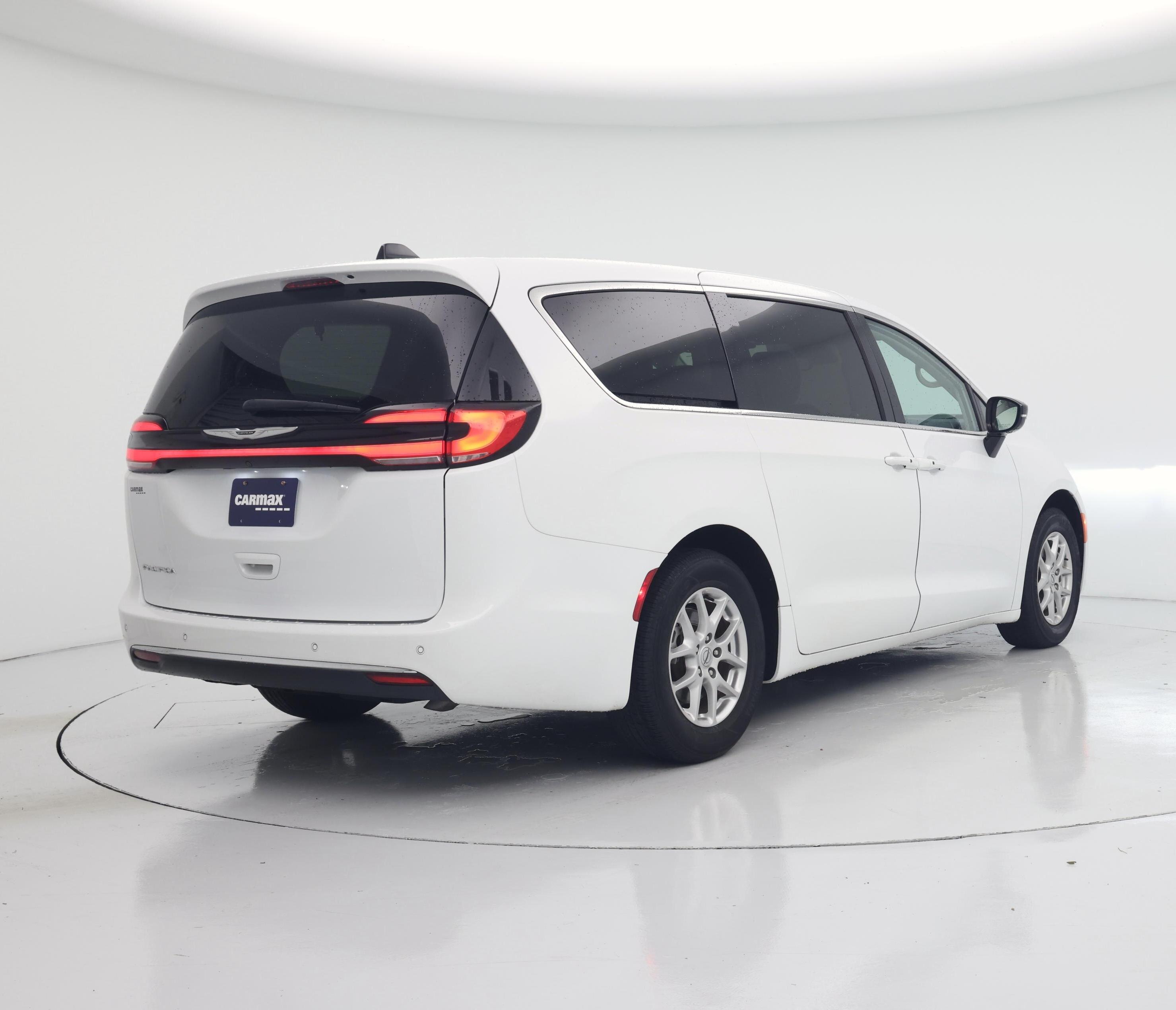 Thumbnail: 2024 Chrysler Pacifica - 8