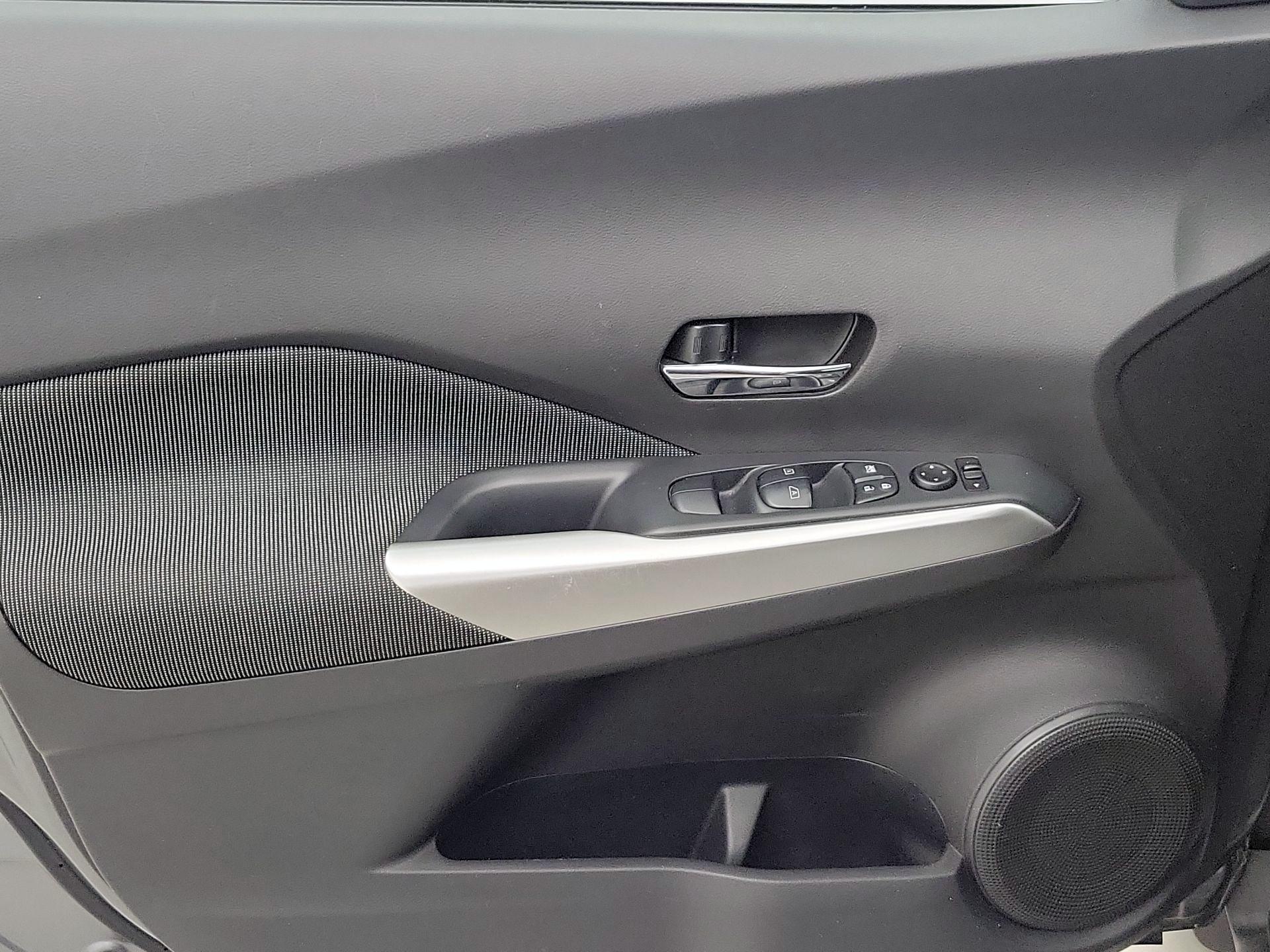 Thumbnail: 2020 Nissan Kicks - 12