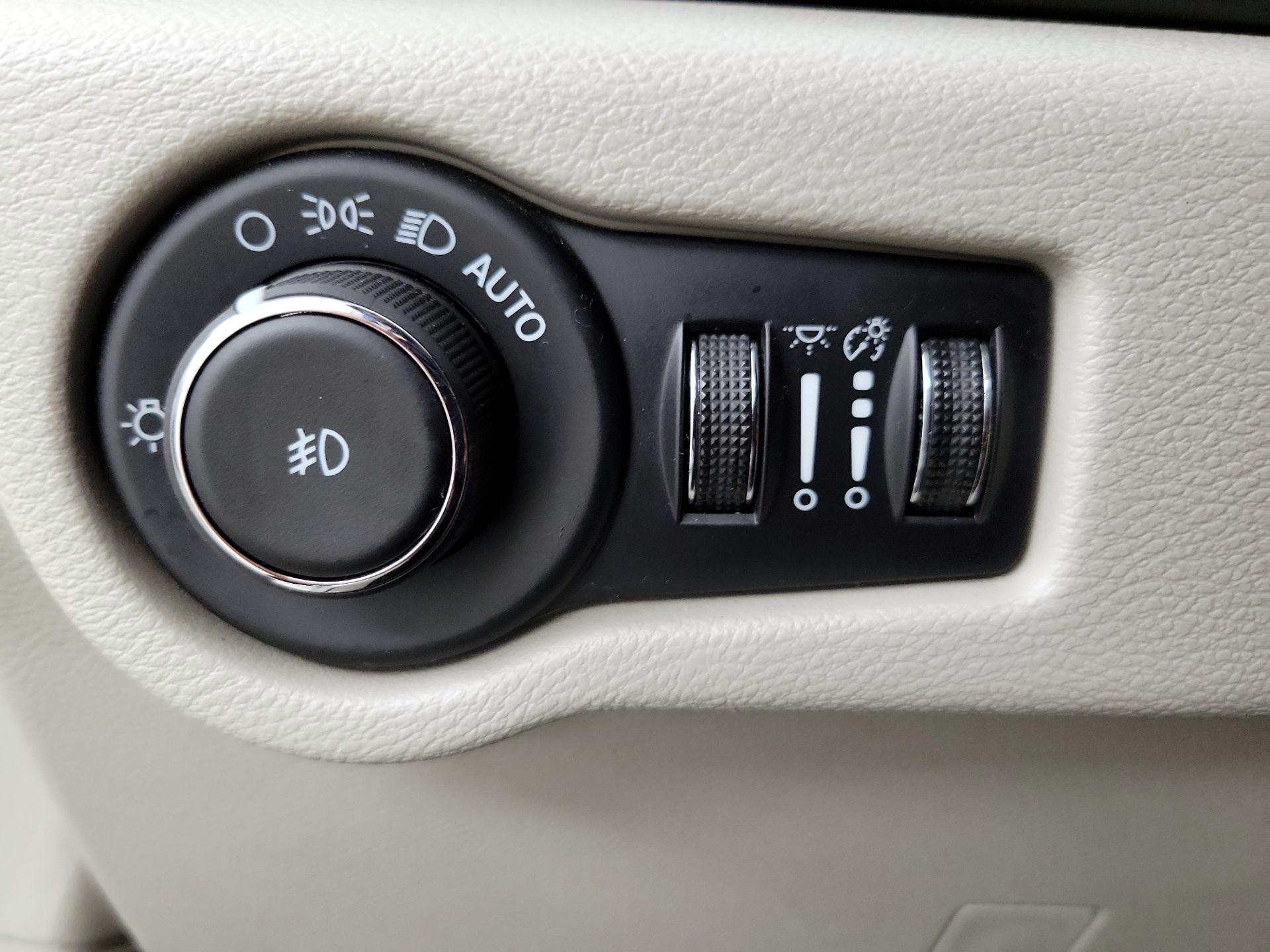 Thumbnail: 2024 Chrysler Pacifica - 13