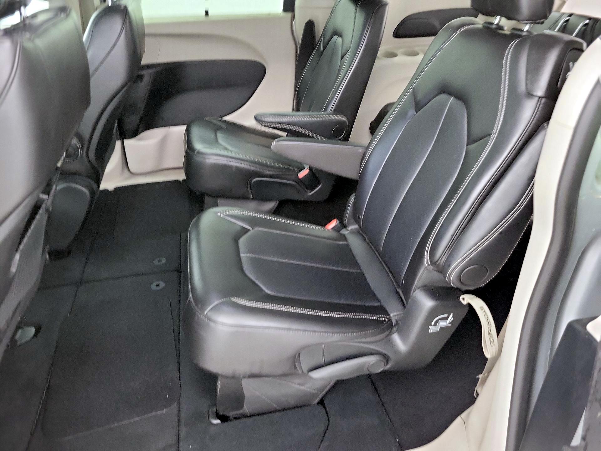 Thumbnail: 2024 Chrysler Pacifica - 19