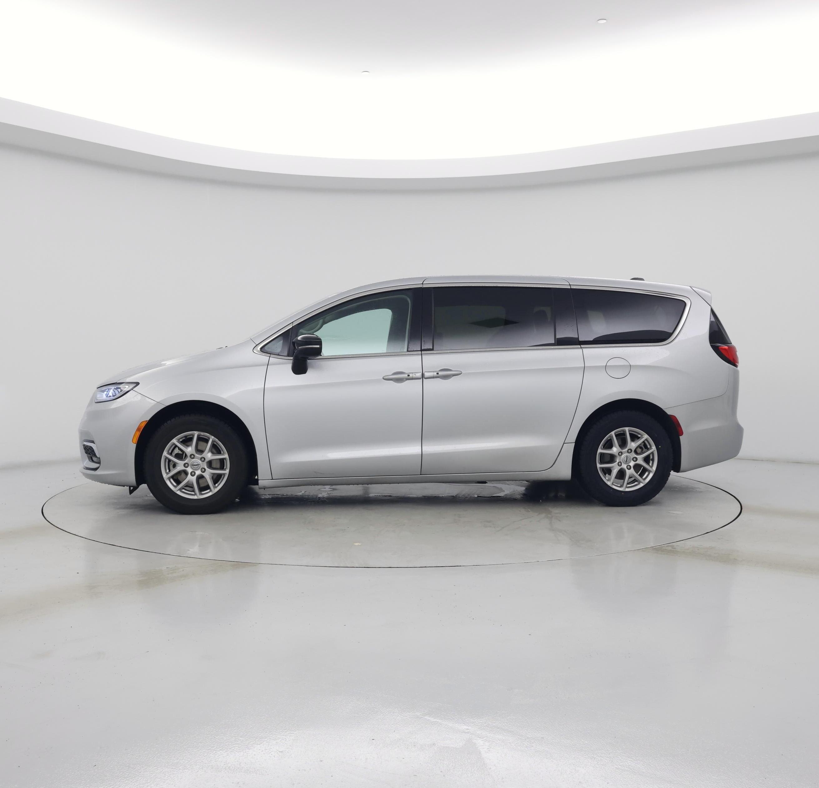 Thumbnail: 2024 Chrysler Pacifica - 3