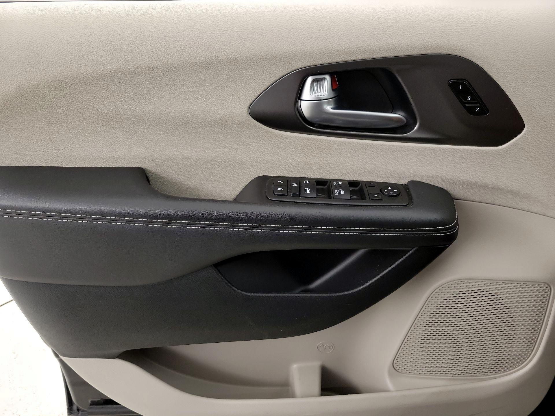 Thumbnail: 2024 Chrysler Pacifica - 12