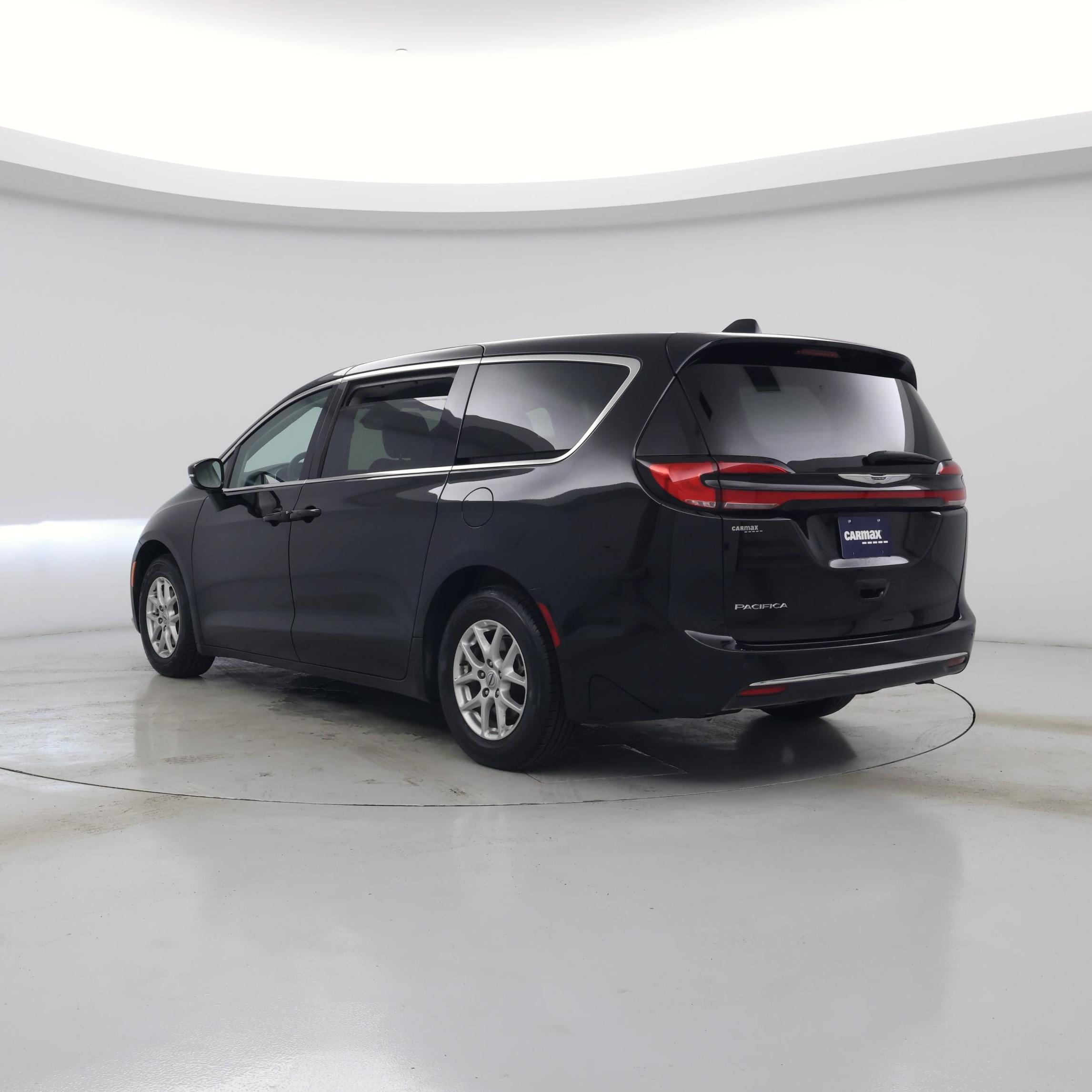 Thumbnail: 2024 Chrysler Pacifica - 2