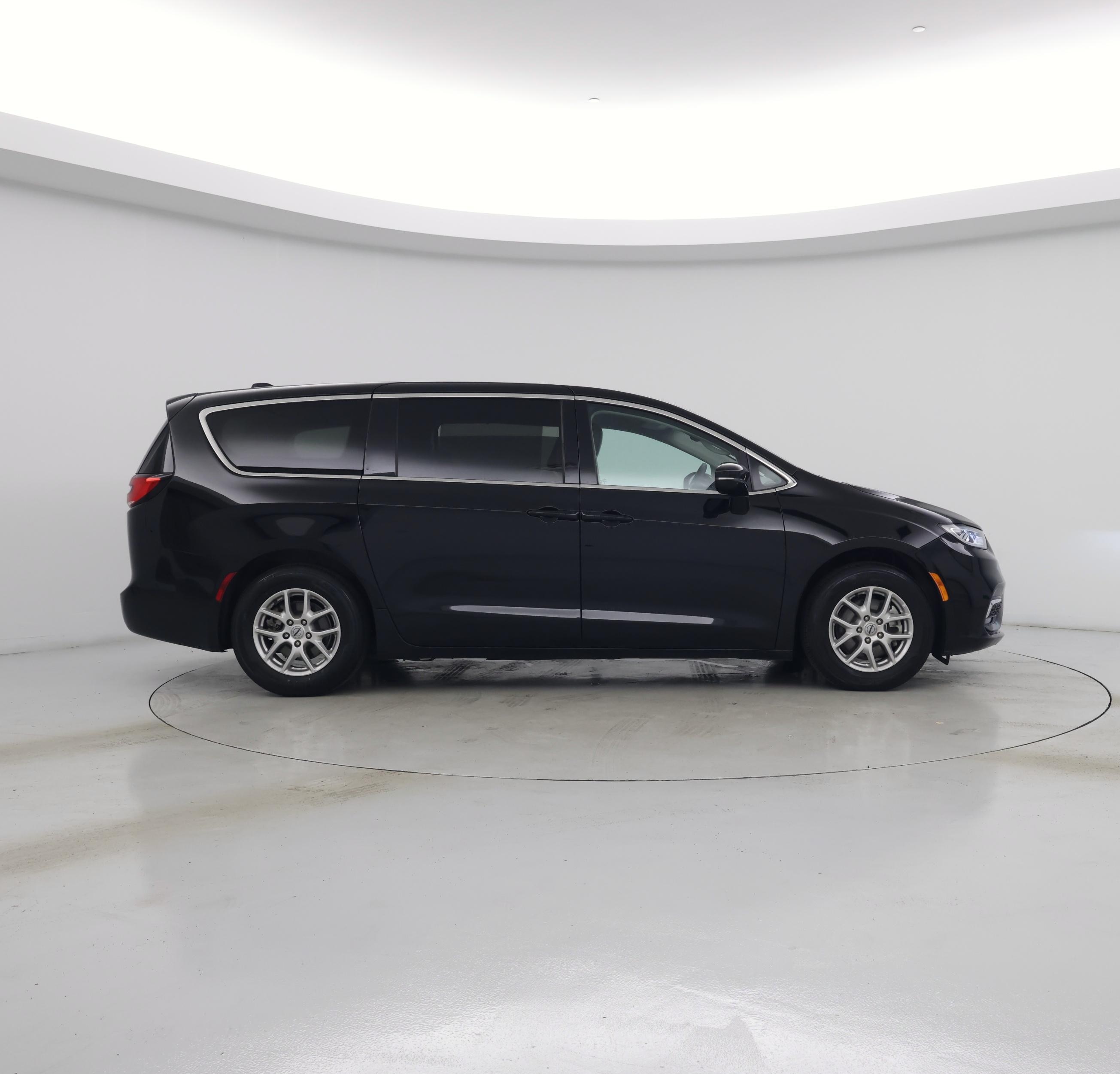 Thumbnail: 2024 Chrysler Pacifica - 7