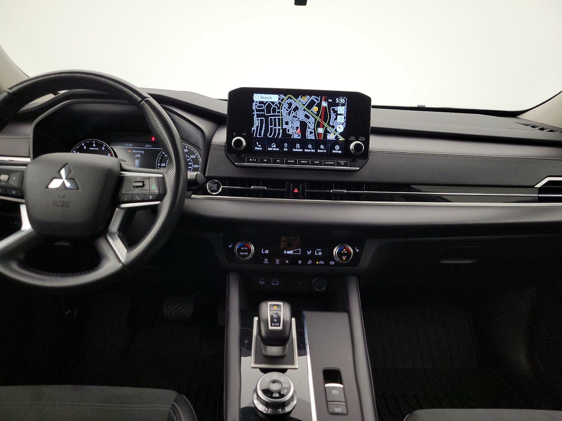 Thumbnail: 2024 Mitsubishi Outlander - 9