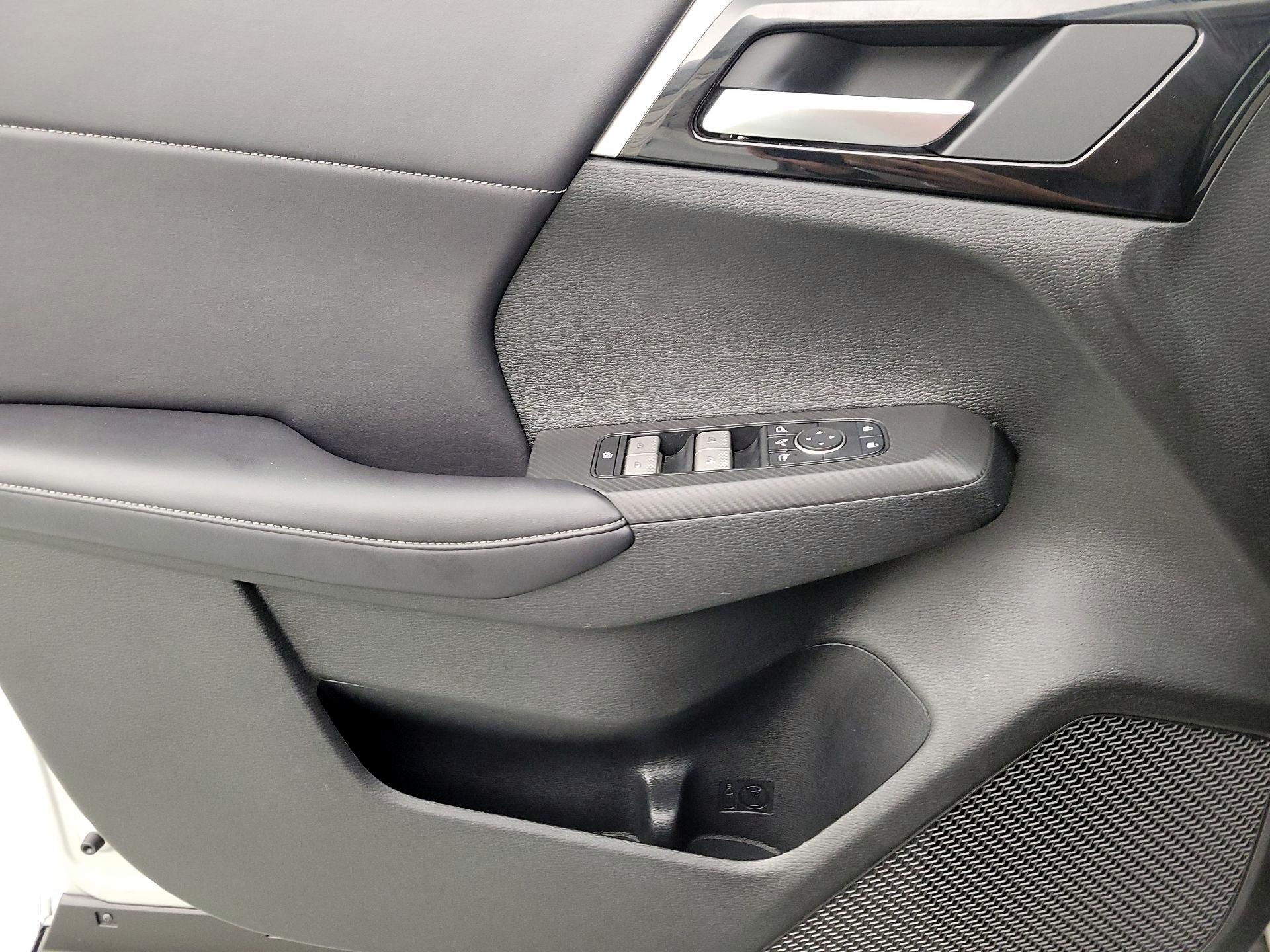 Thumbnail: 2024 Mitsubishi Outlander - 12