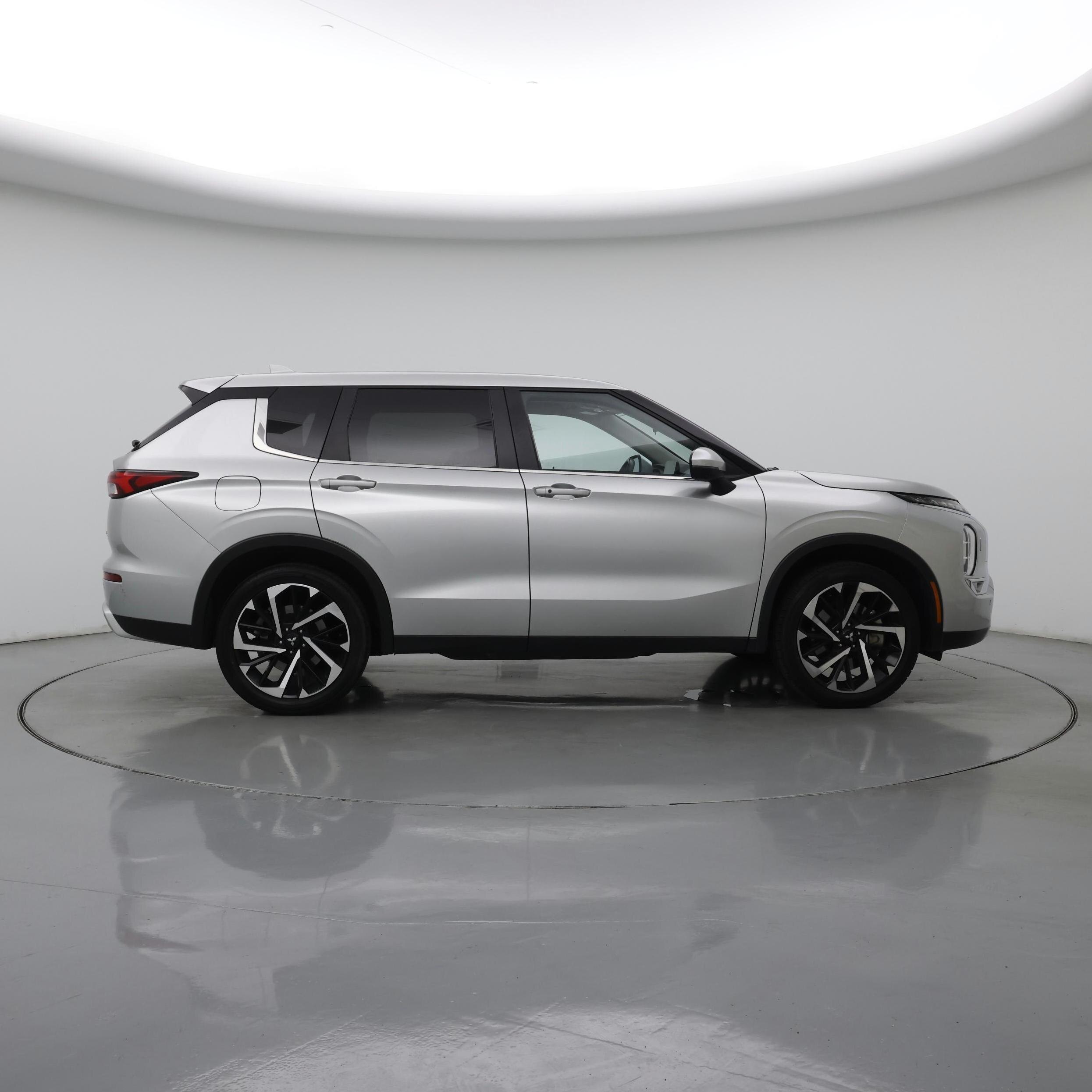 Thumbnail: 2024 Mitsubishi Outlander - 7