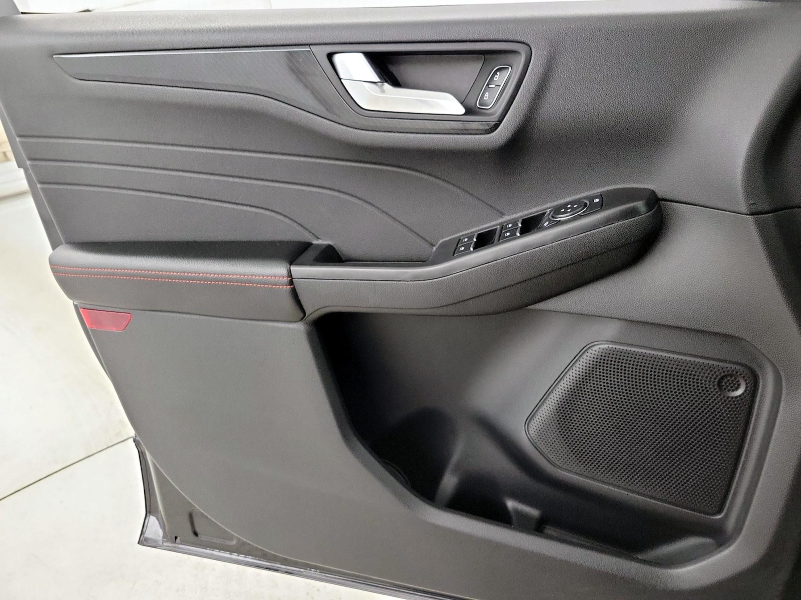 2025 Ford Escape ST-Line Select - Photo 13