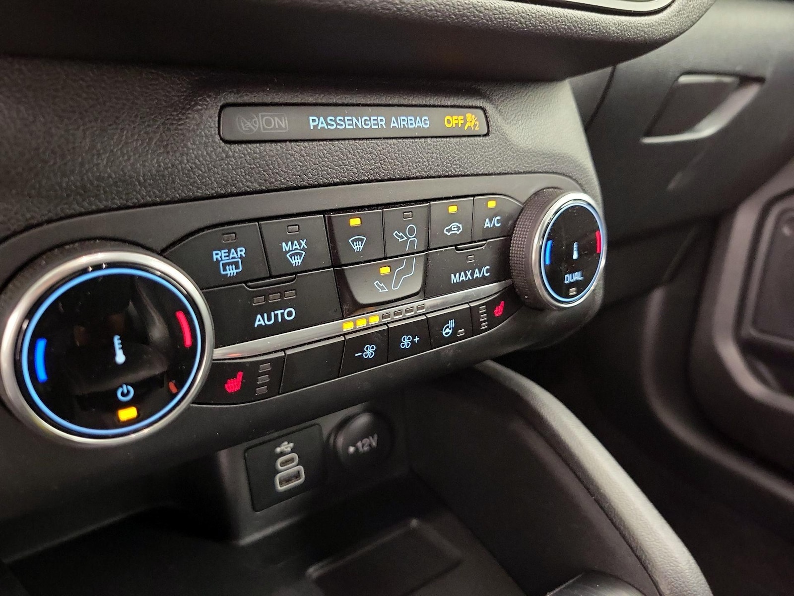 2025 Ford Escape ST-Line Select - Photo 17