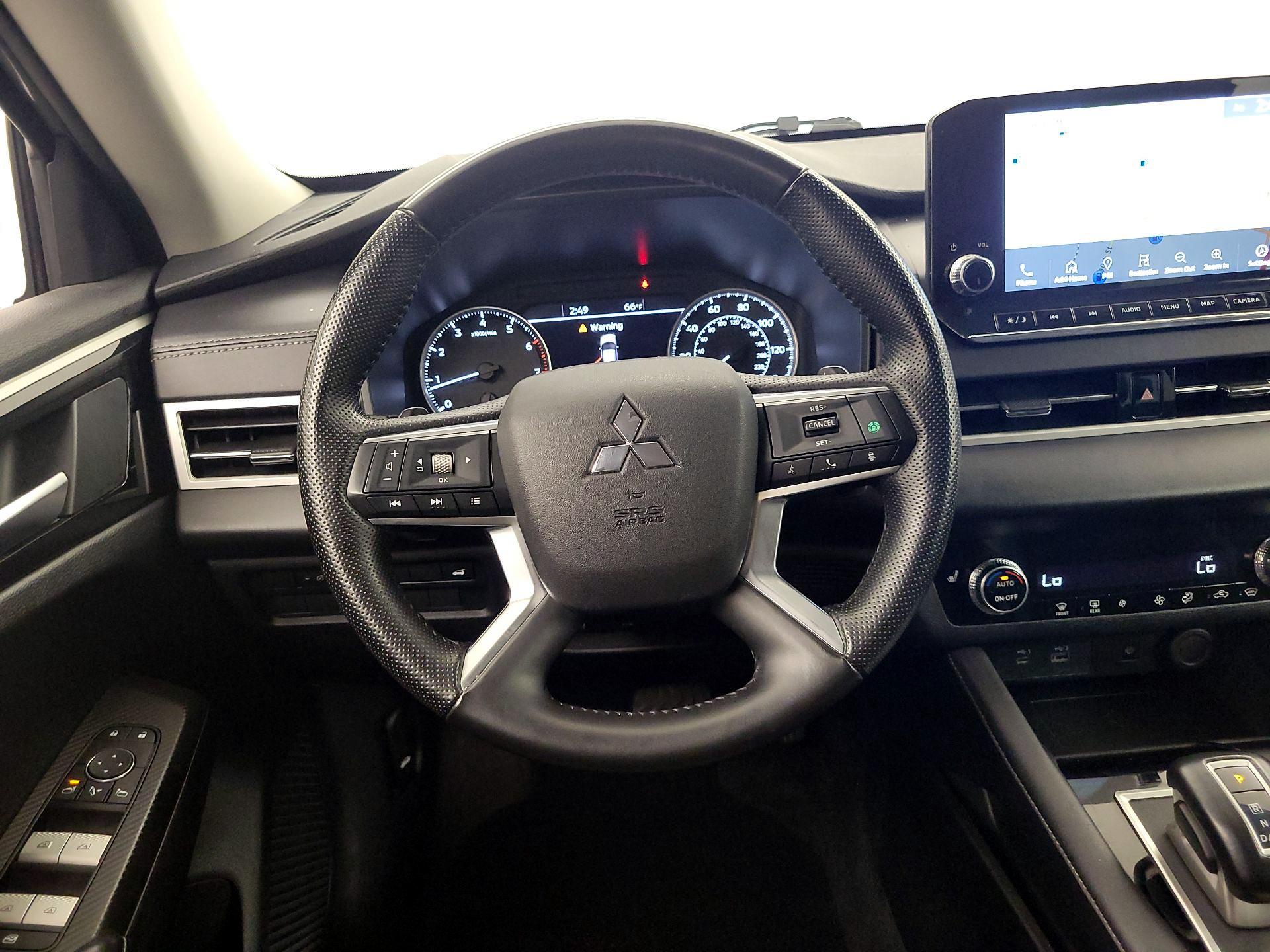Thumbnail: 2024 Mitsubishi Outlander - 10