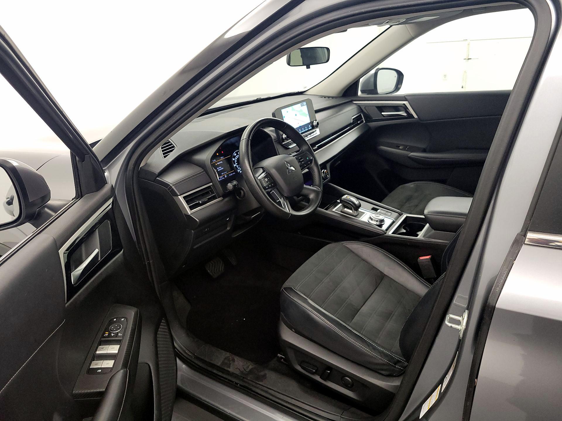 Thumbnail: 2024 Mitsubishi Outlander - 11
