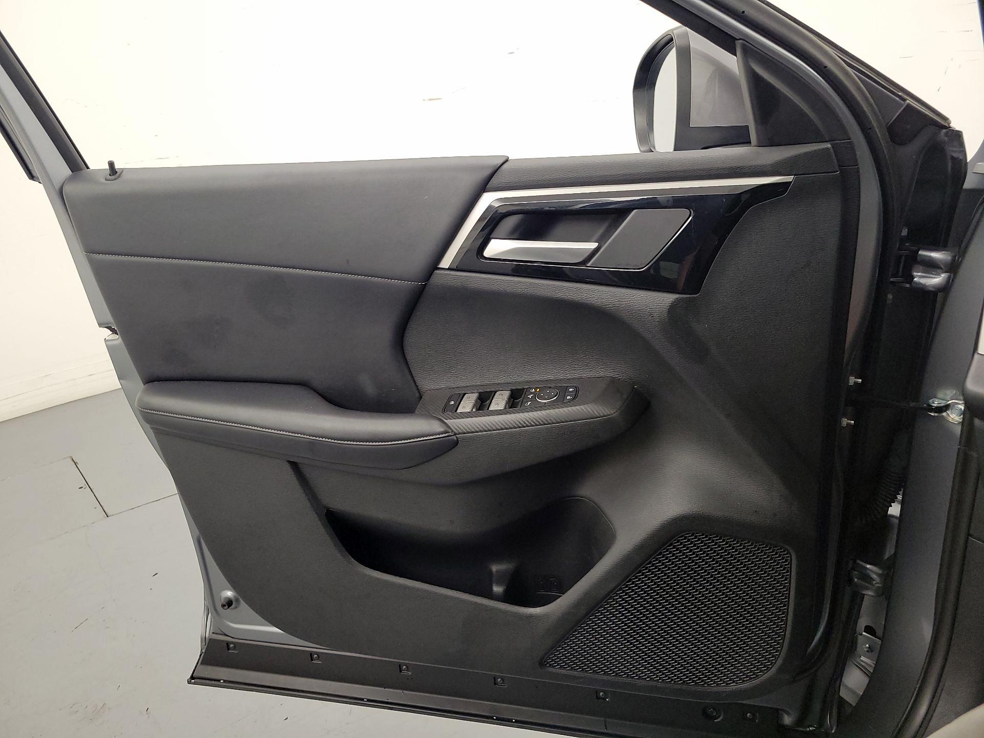 Thumbnail: 2024 Mitsubishi Outlander - 12