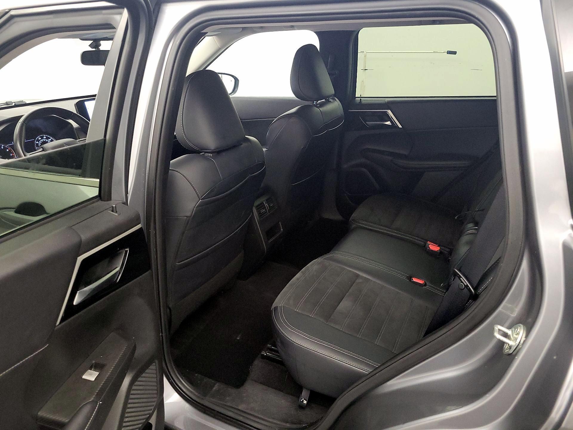 Thumbnail: 2024 Mitsubishi Outlander - 20