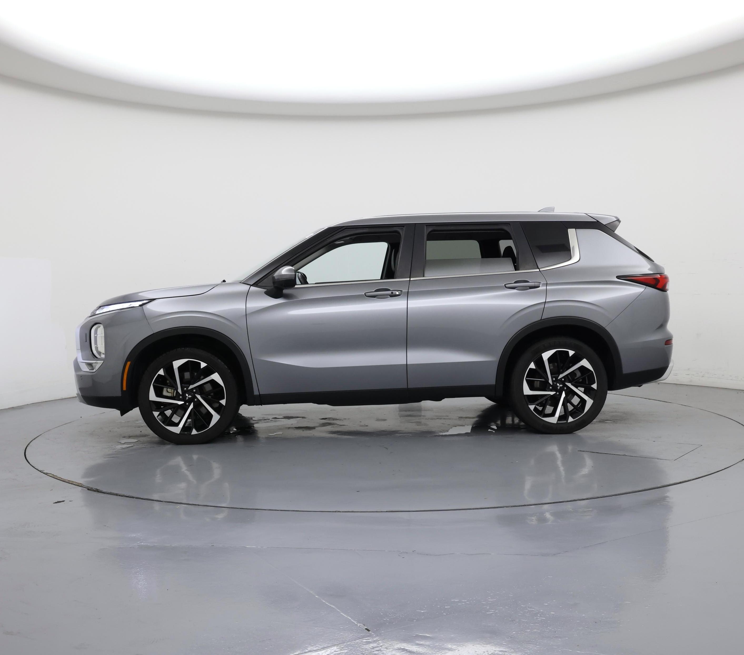 Thumbnail: 2024 Mitsubishi Outlander - 3