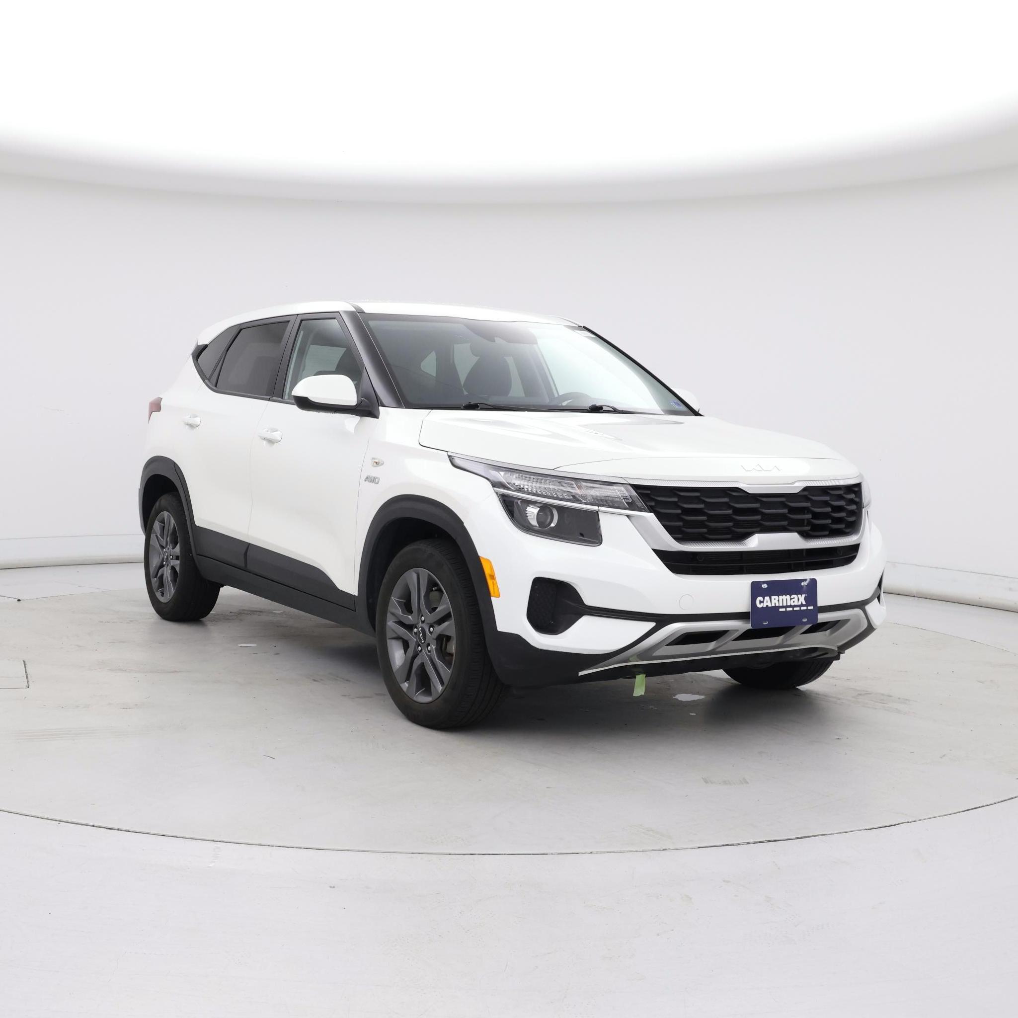 White 2023 Kia Seltos SUV / Crossover All-Wheel Drive Automatic