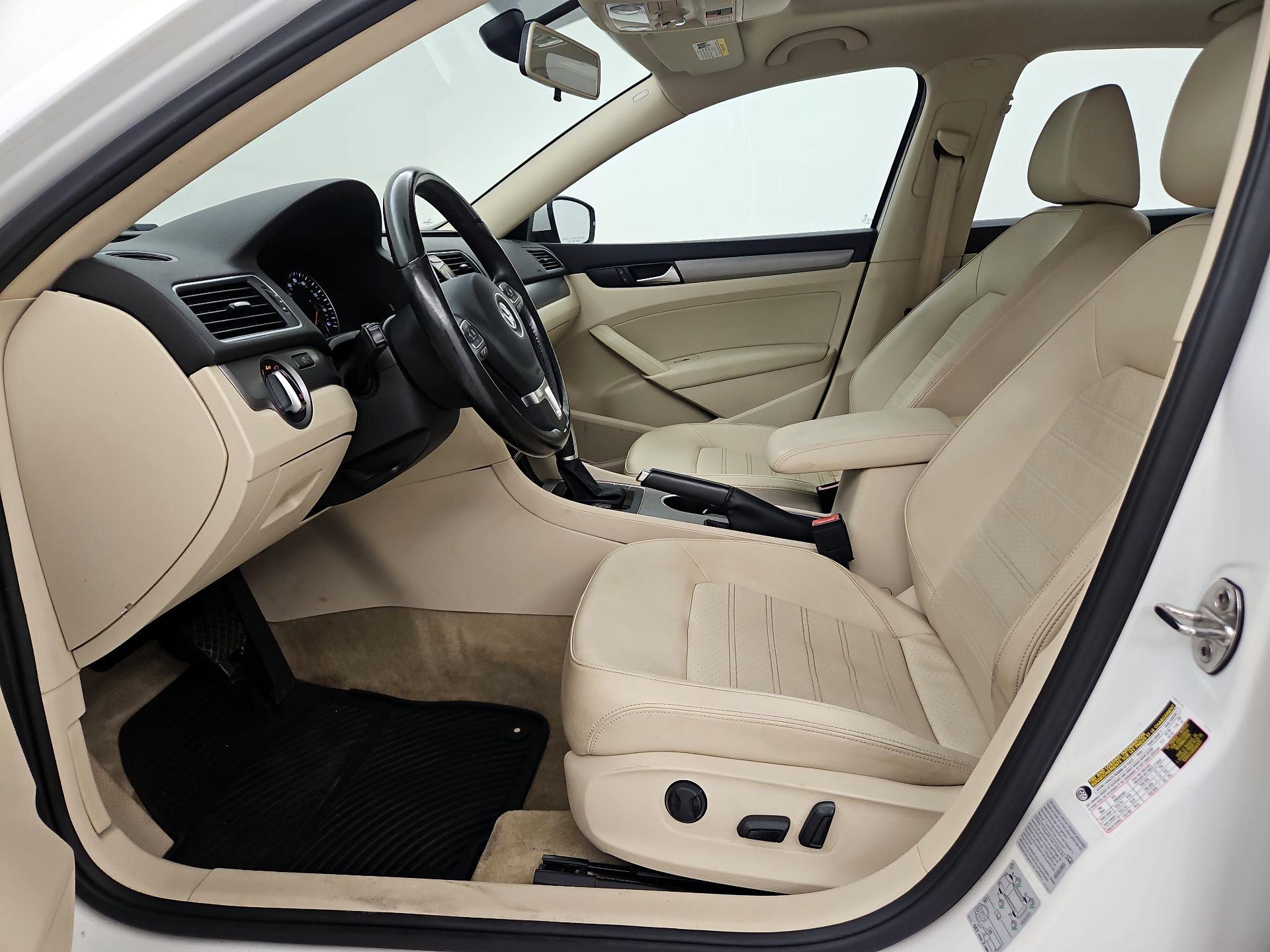 Thumbnail: 2015 Volkswagen Passat - 11