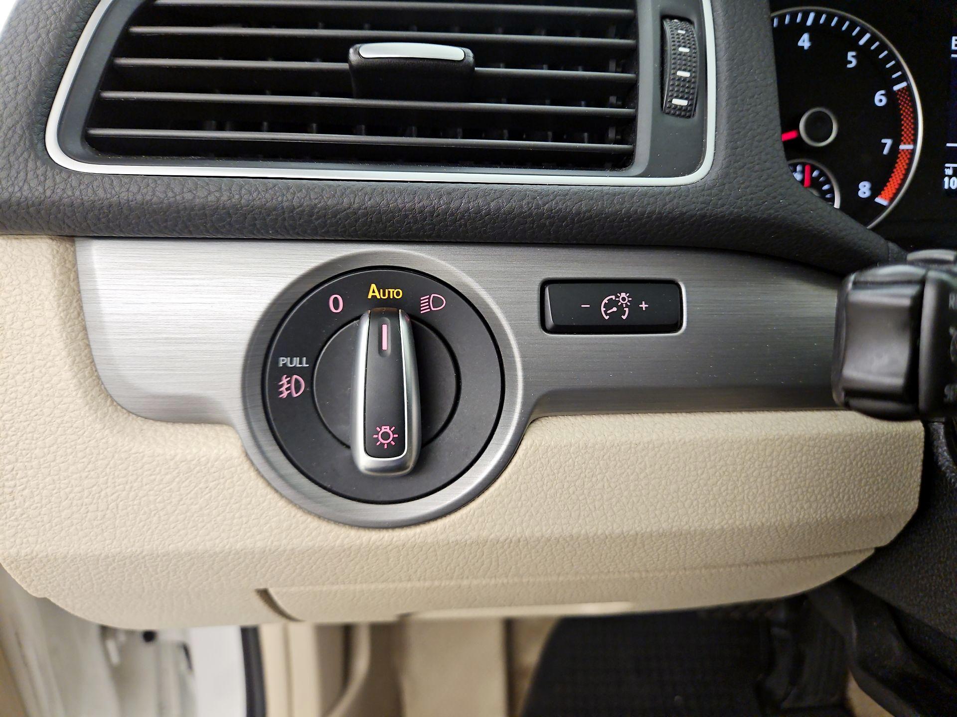Thumbnail: 2015 Volkswagen Passat - 13
