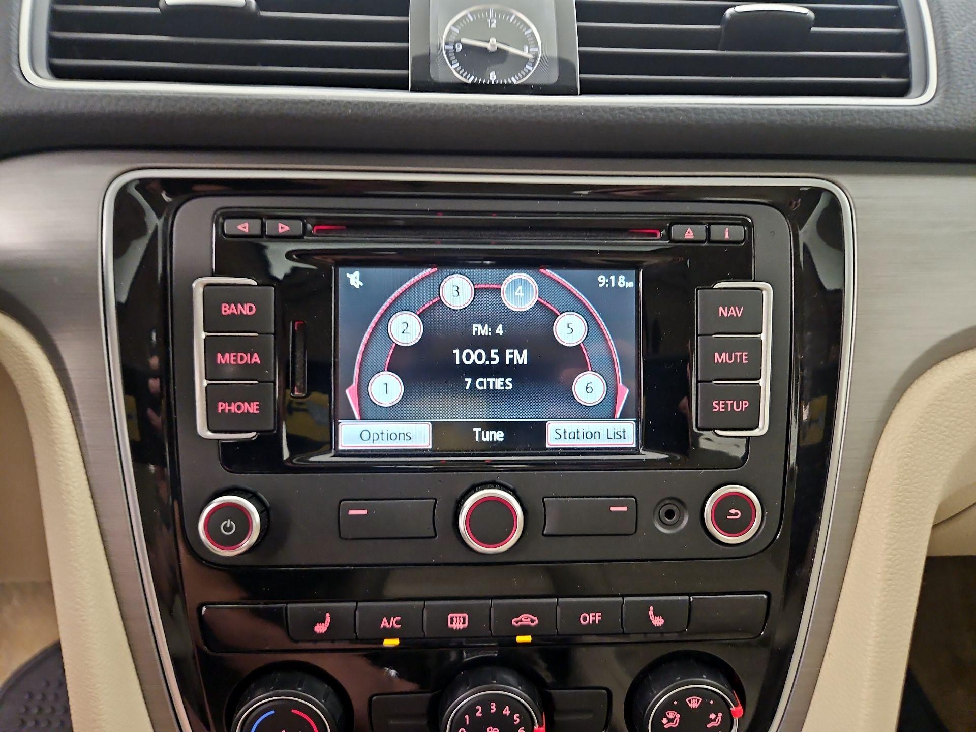 Thumbnail: 2015 Volkswagen Passat - 15