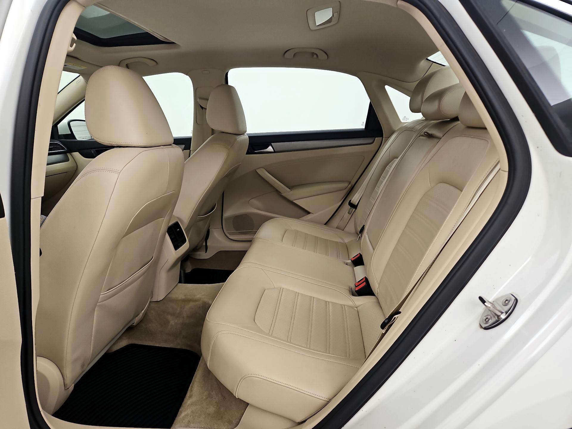 Thumbnail: 2015 Volkswagen Passat - 20