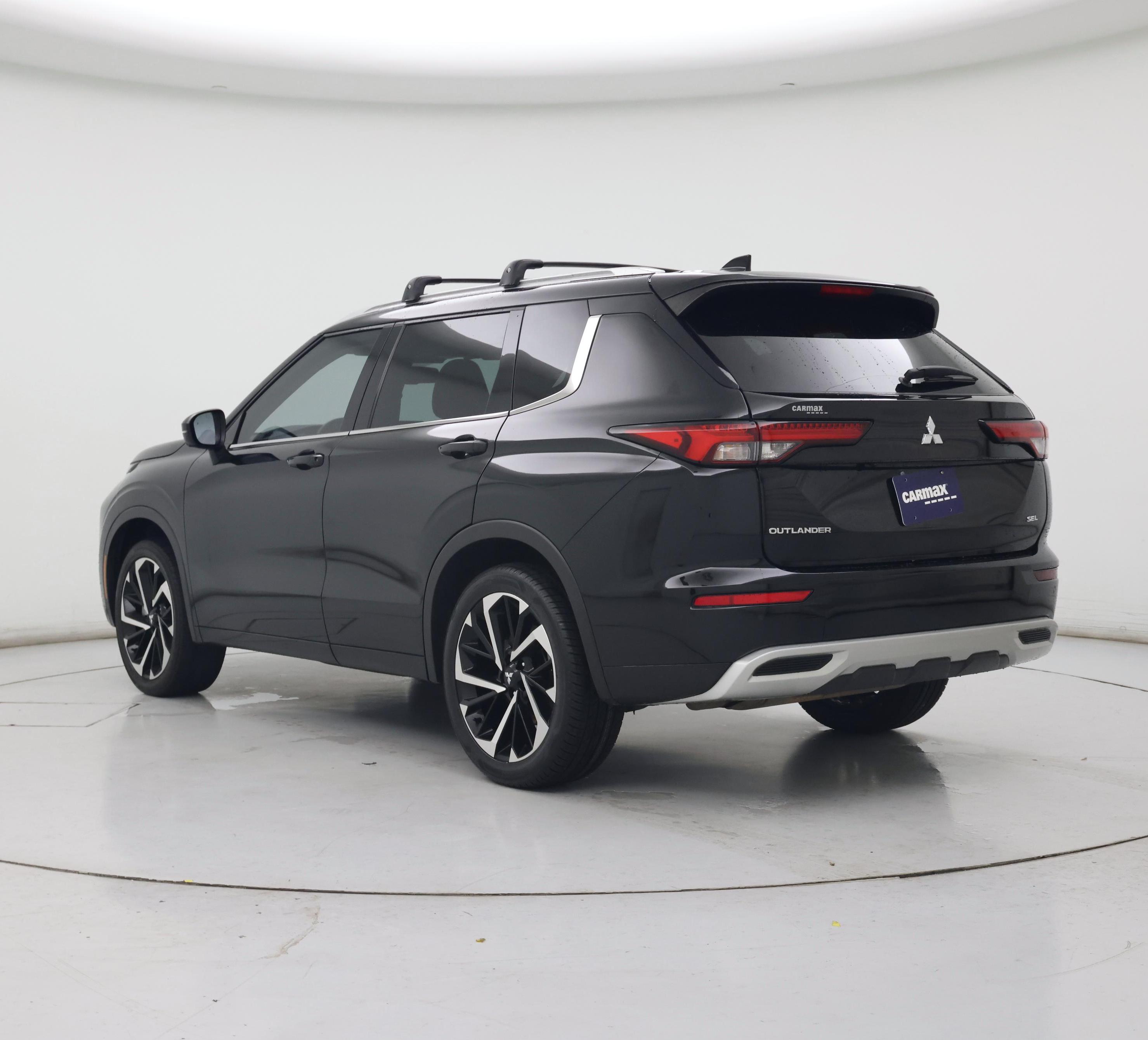 Thumbnail: 2023 Mitsubishi Outlander - 2