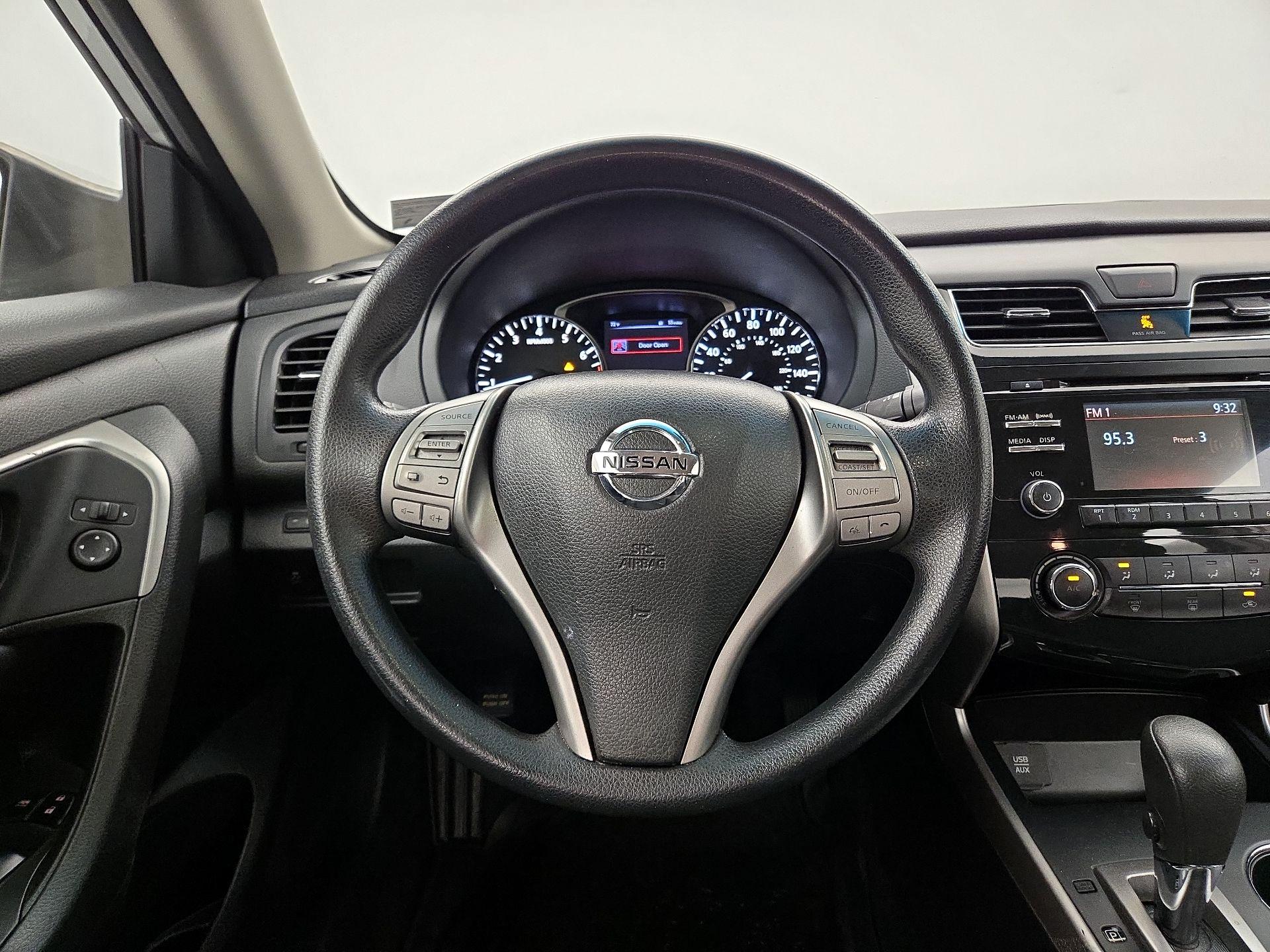 Thumbnail: 2015 Nissan Altima - 10