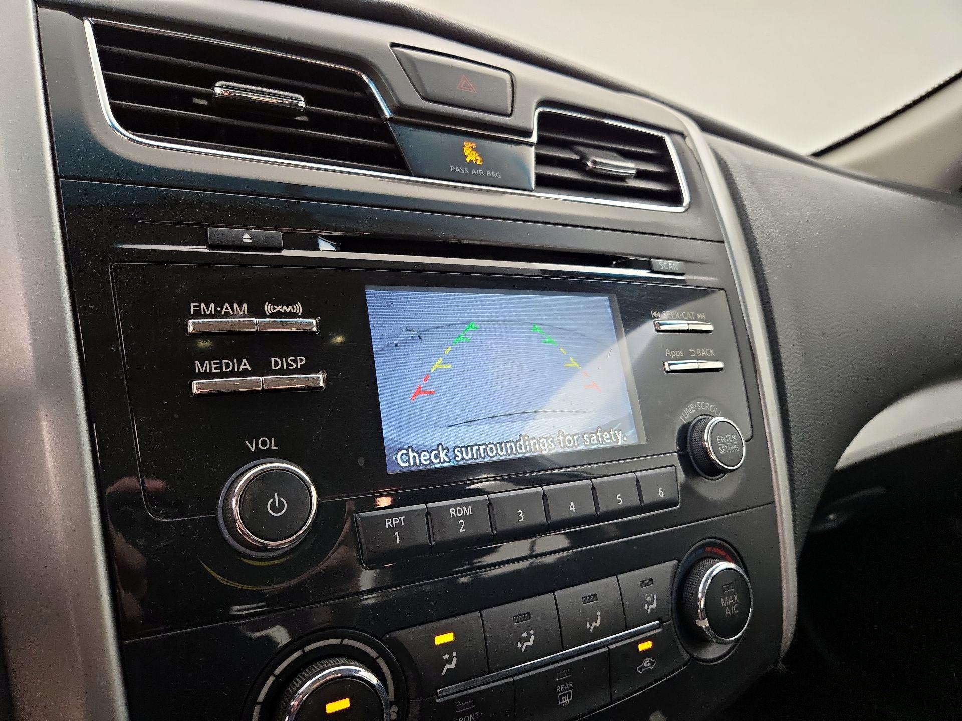 Thumbnail: 2015 Nissan Altima - 14