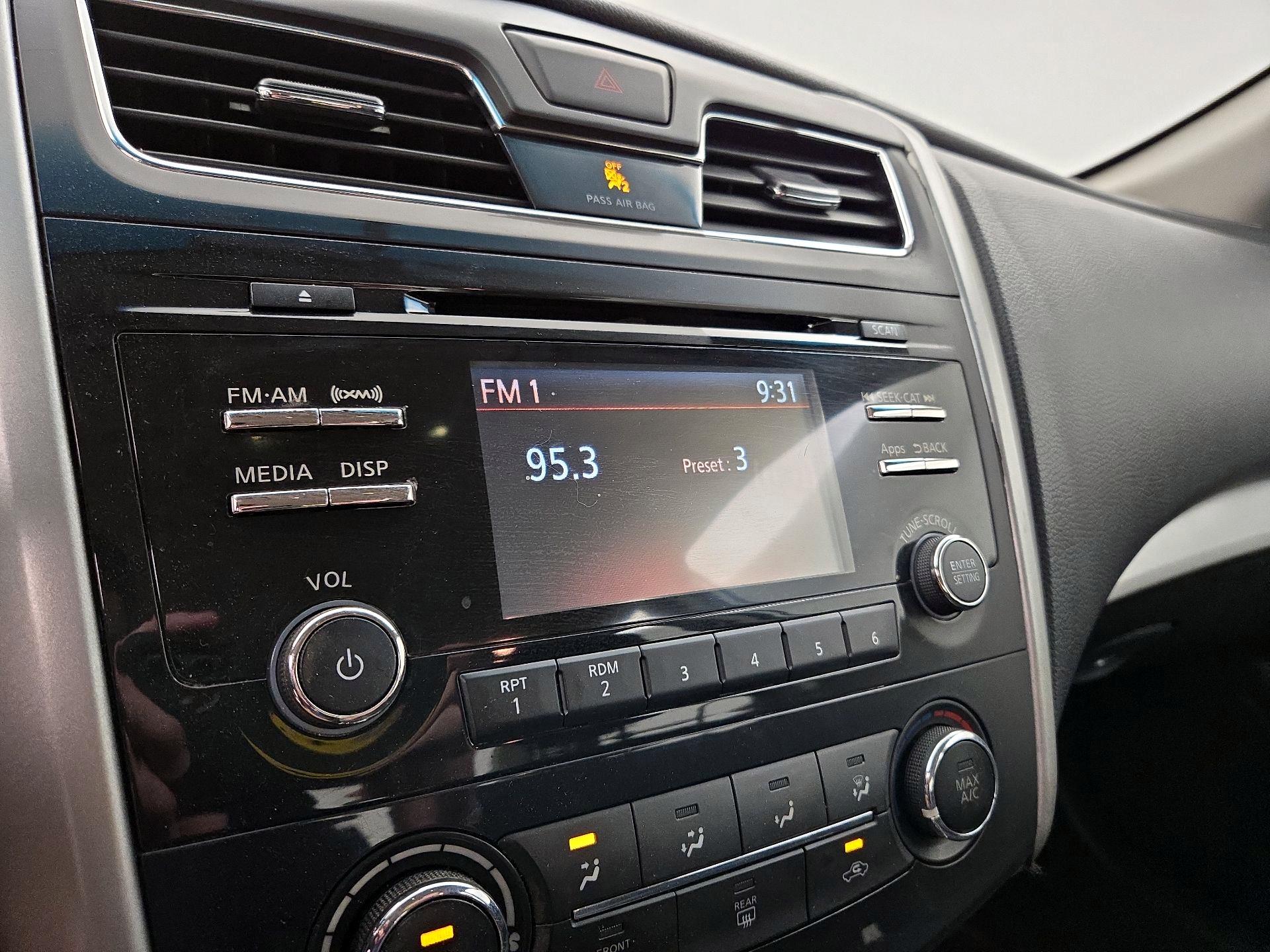 Thumbnail: 2015 Nissan Altima - 15