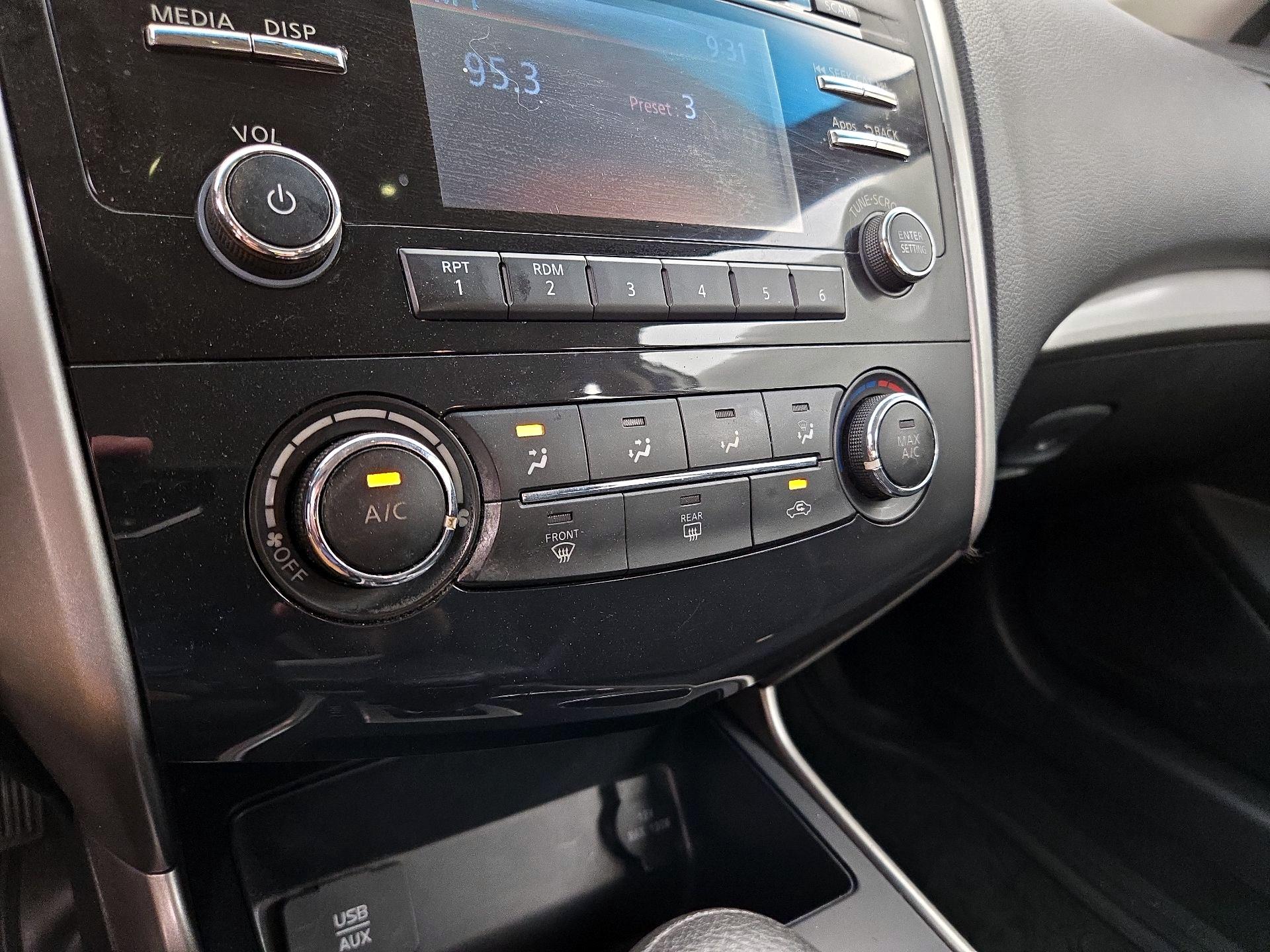 Thumbnail: 2015 Nissan Altima - 16