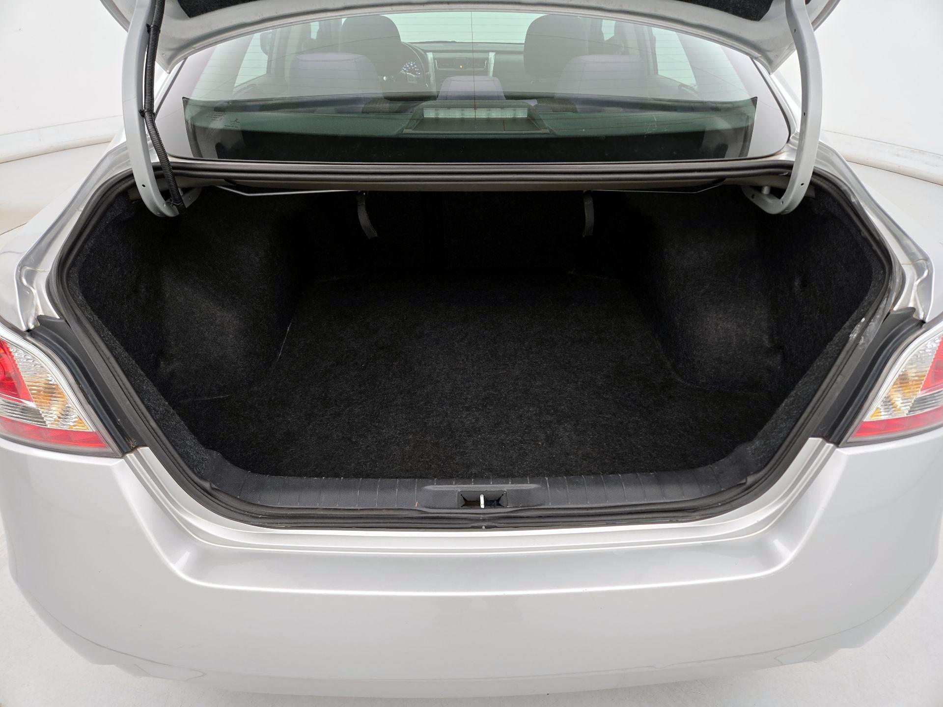 Thumbnail: 2015 Nissan Altima - 20