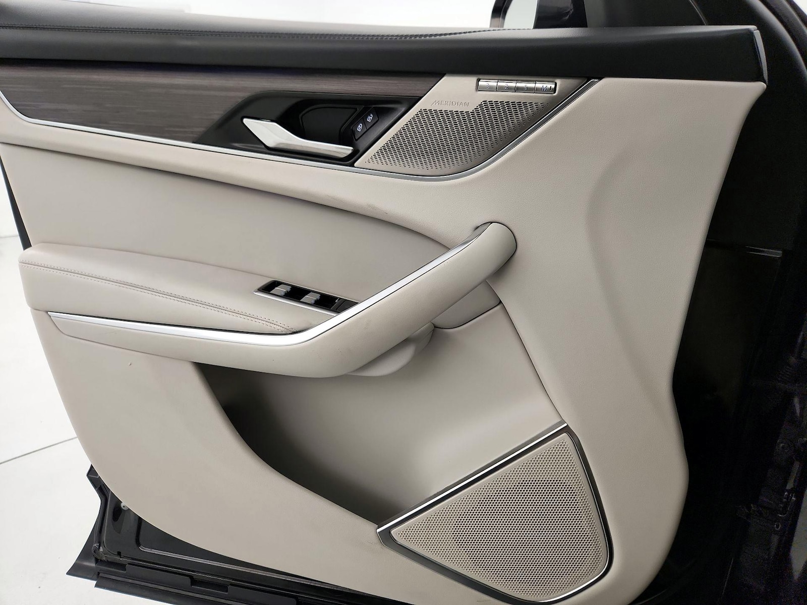 2023 Jaguar F-Pace S - Photo 13