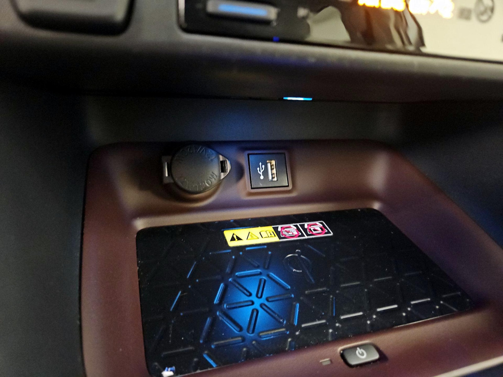 2024 Toyota RAV4 Limited - Photo 19