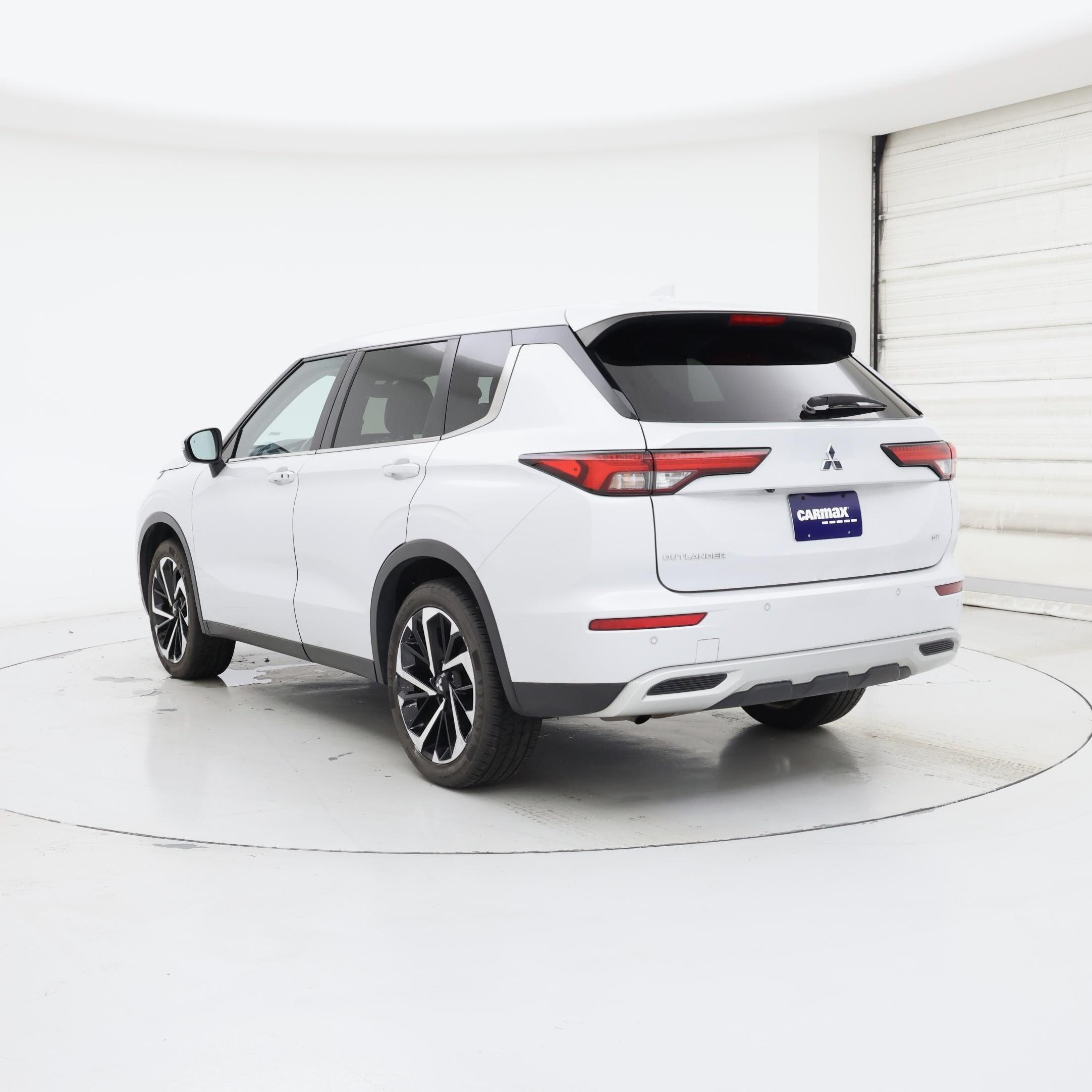 Thumbnail: 2024 Mitsubishi Outlander - 2
