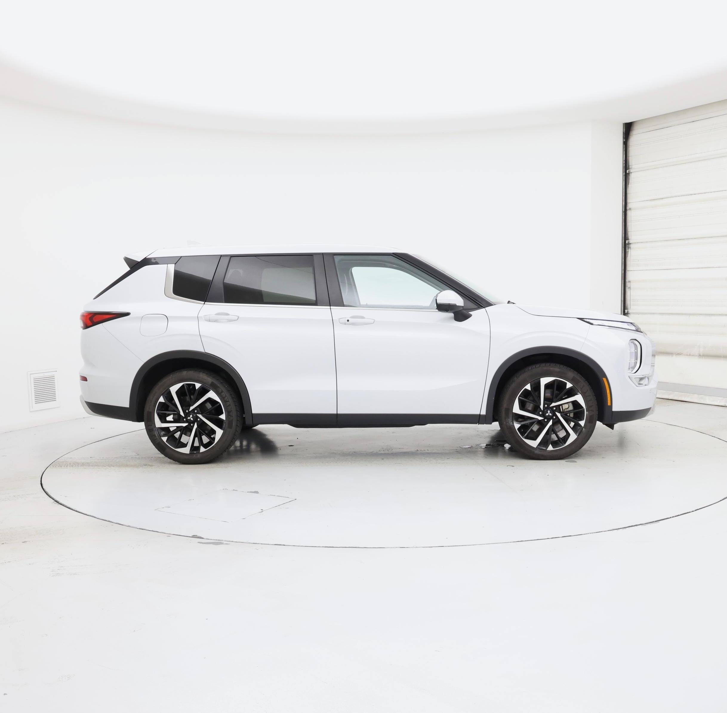 Thumbnail: 2024 Mitsubishi Outlander - 7