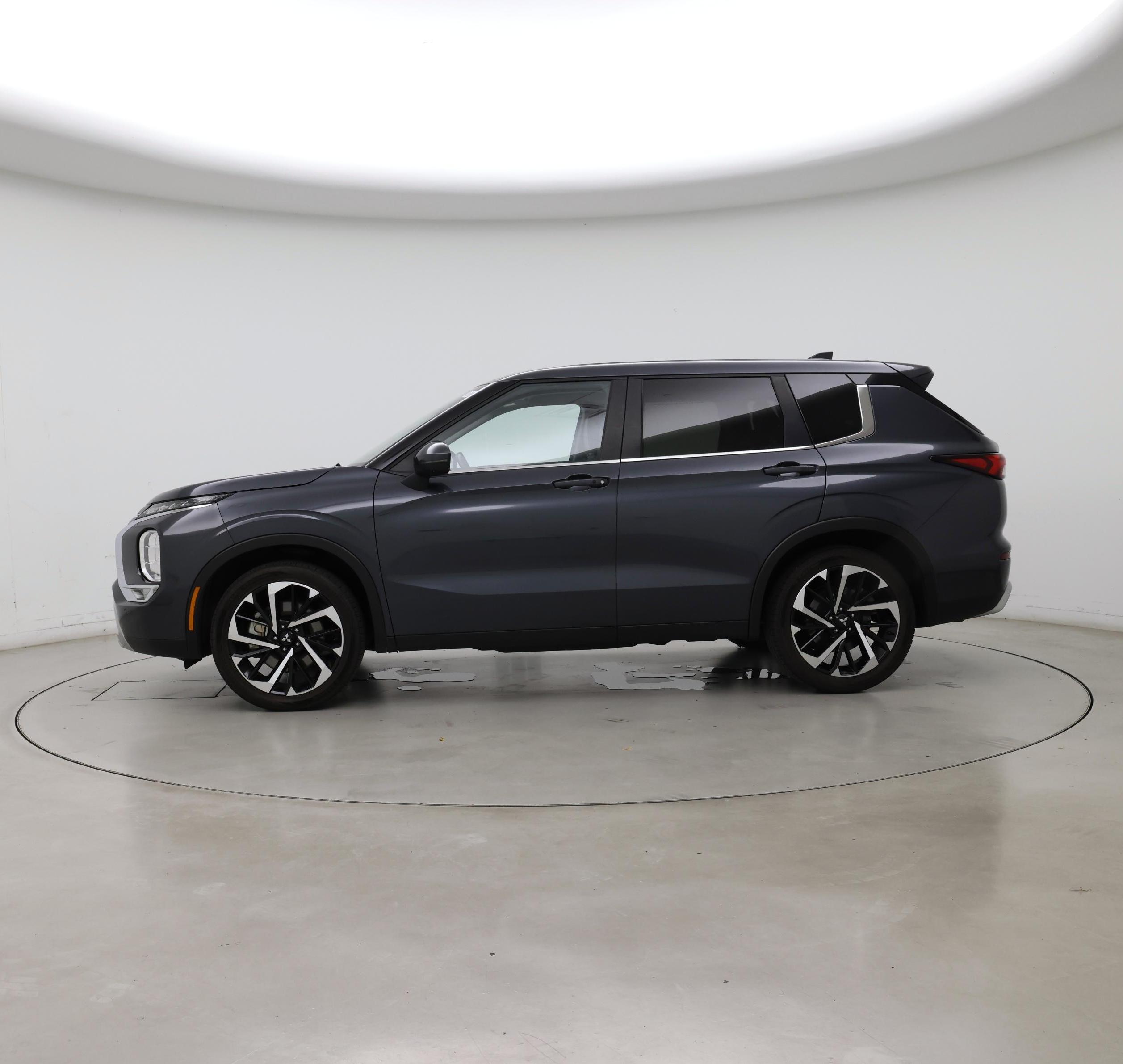 Thumbnail: 2024 Mitsubishi Outlander - 3