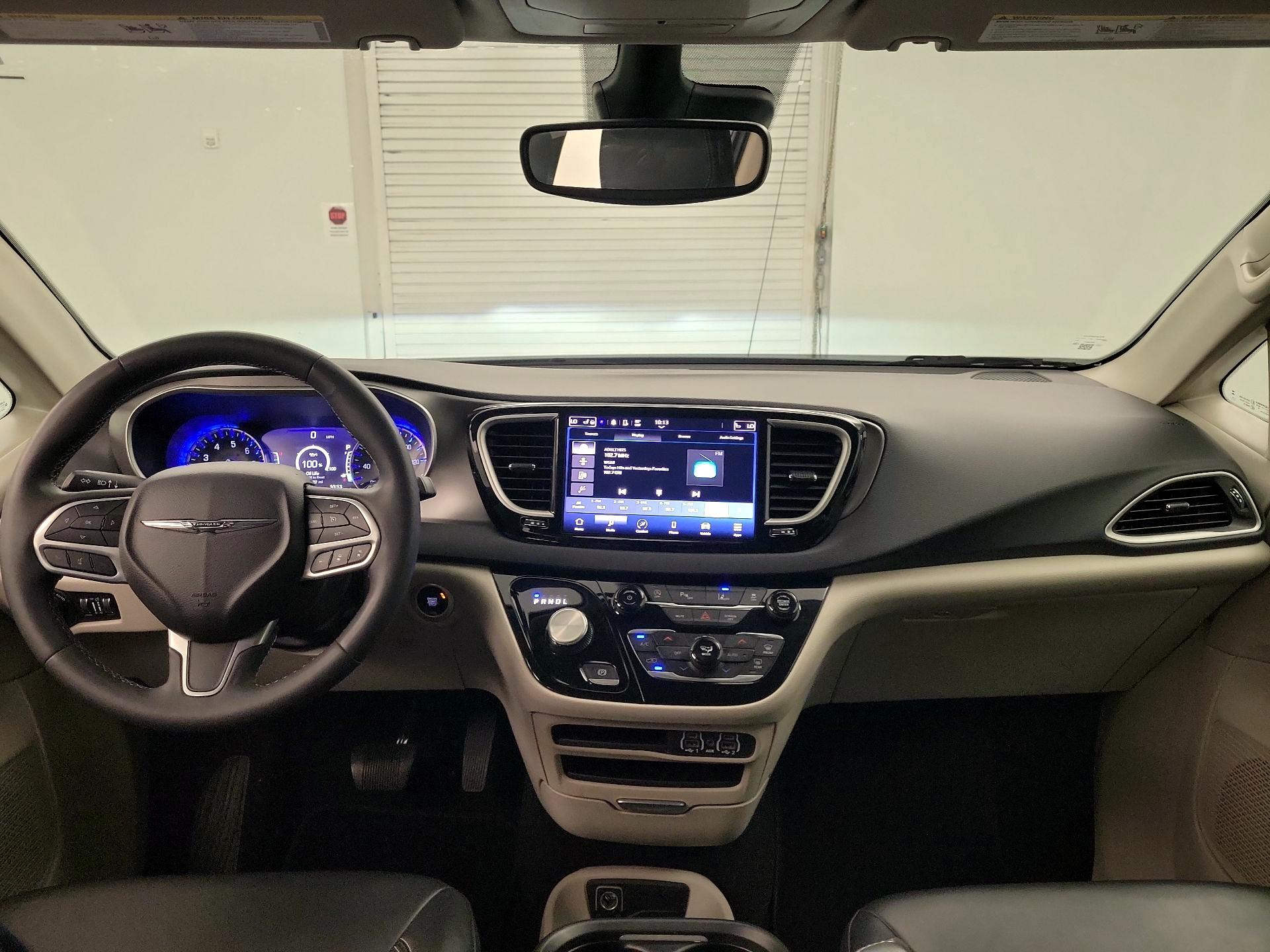 Thumbnail: 2023 Chrysler Pacifica - 9
