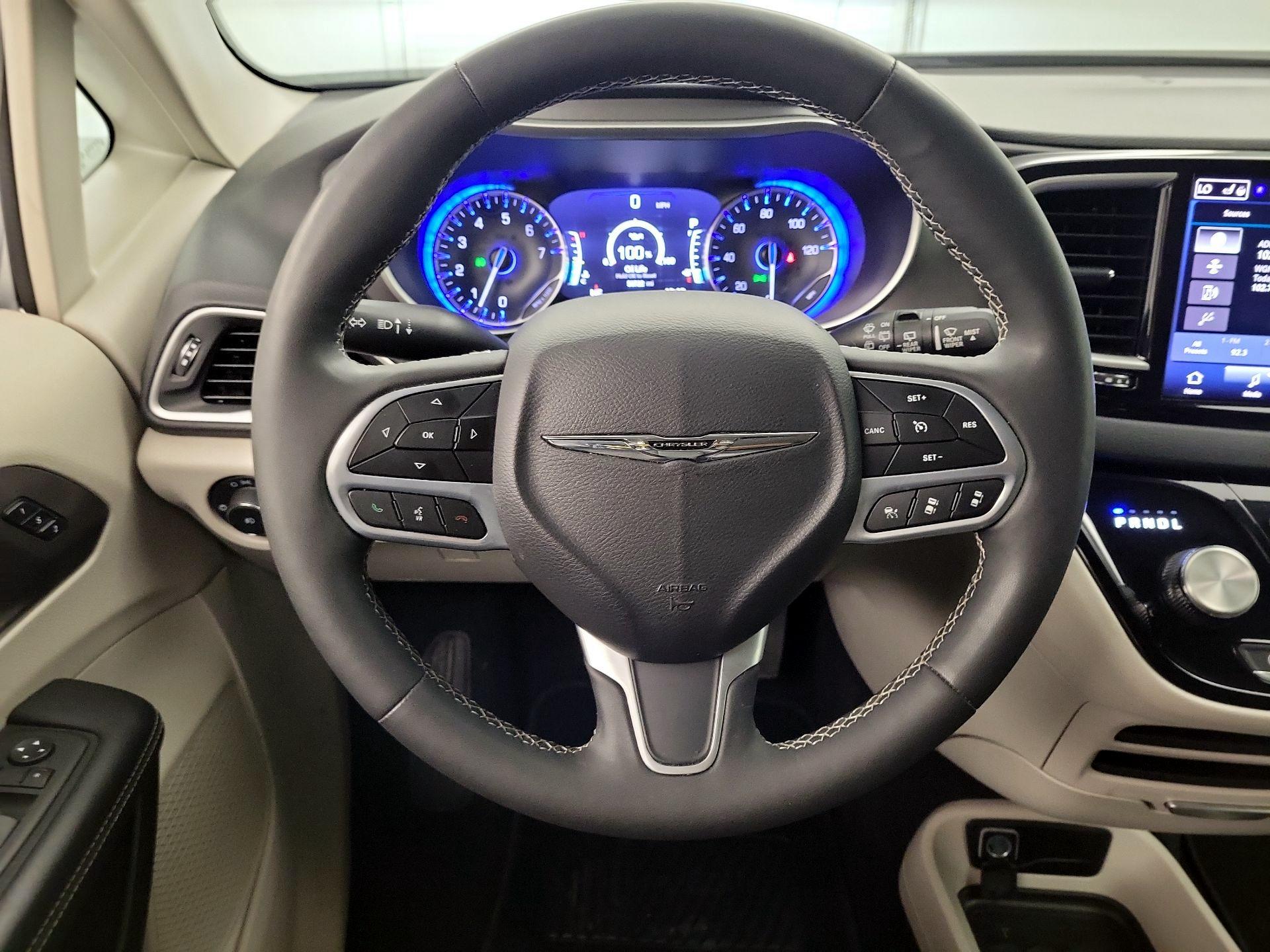 Thumbnail: 2023 Chrysler Pacifica - 10