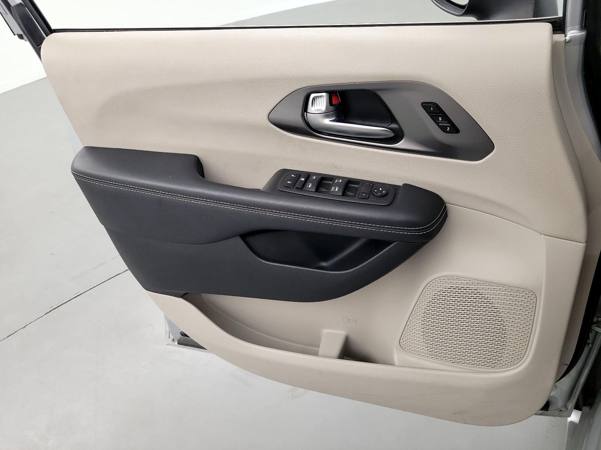 Thumbnail: 2023 Chrysler Pacifica - 12