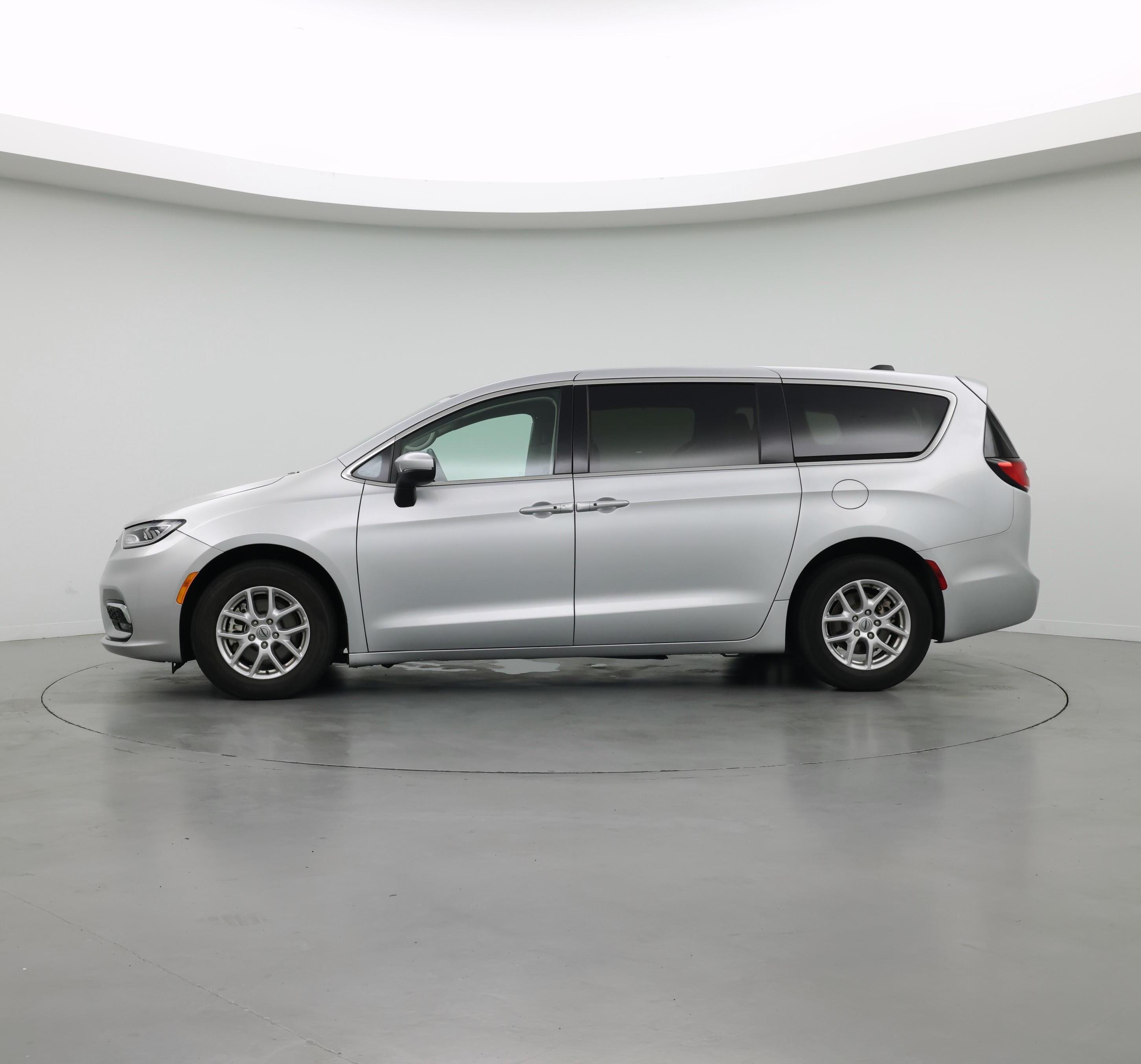 Thumbnail: 2023 Chrysler Pacifica - 3