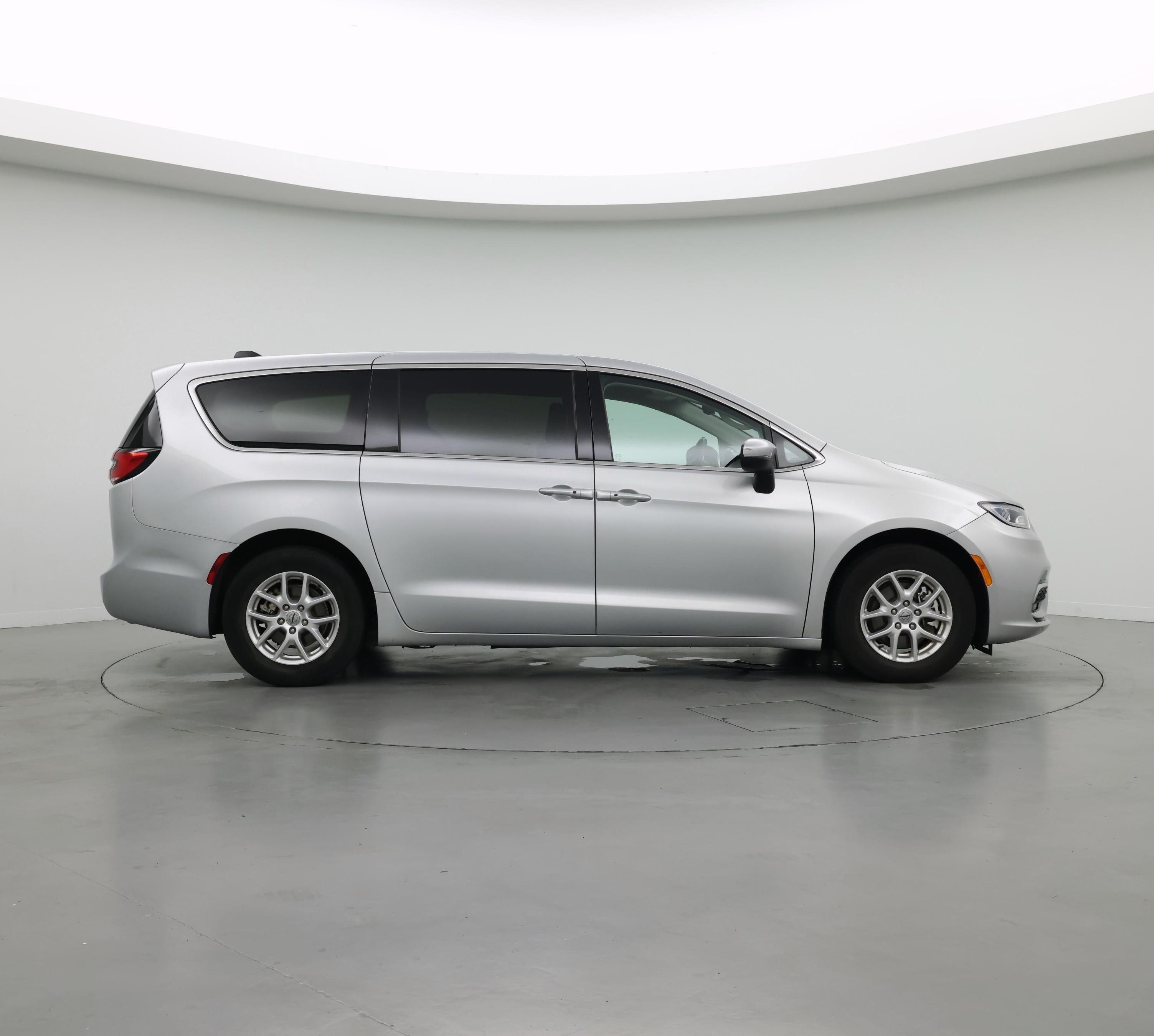 Thumbnail: 2023 Chrysler Pacifica - 7