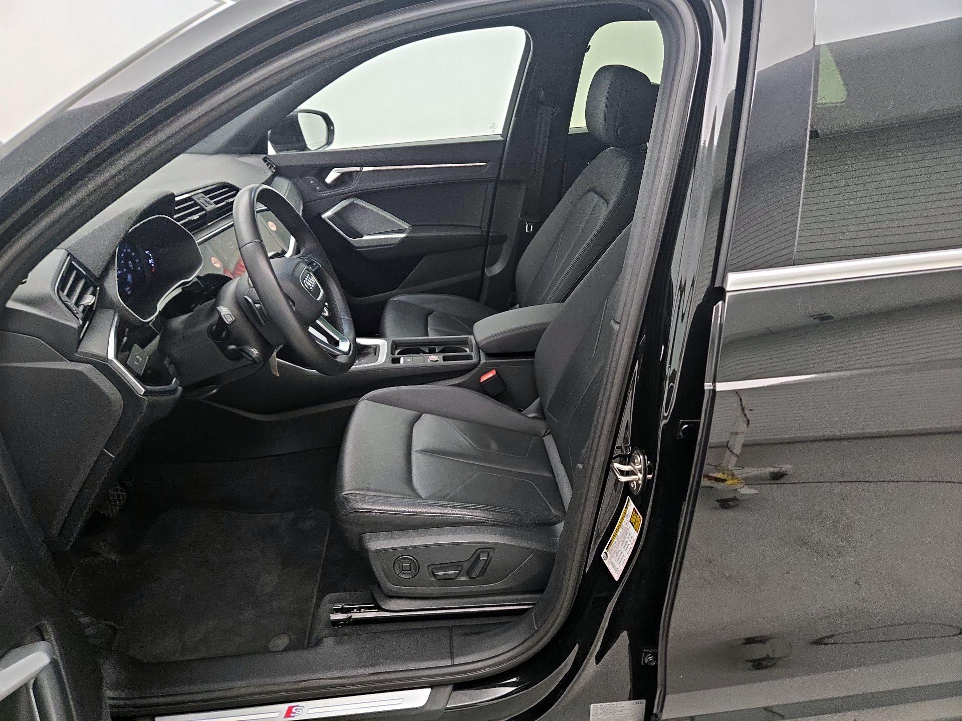 Thumbnail: 2025 Audi Q3 - 11
