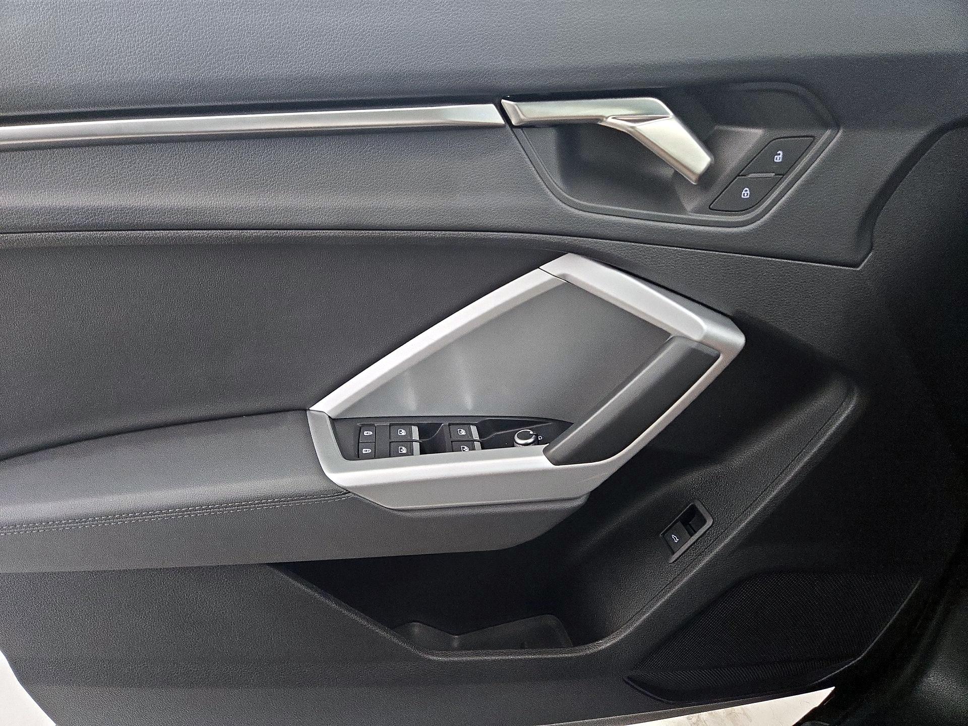 Thumbnail: 2025 Audi Q3 - 12