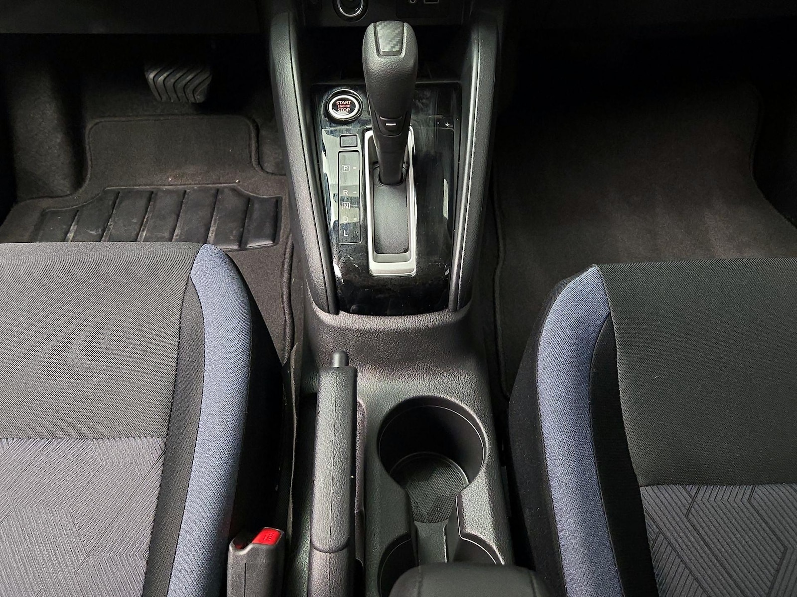 2025 Nissan Versa Sedan SV - Photo 17