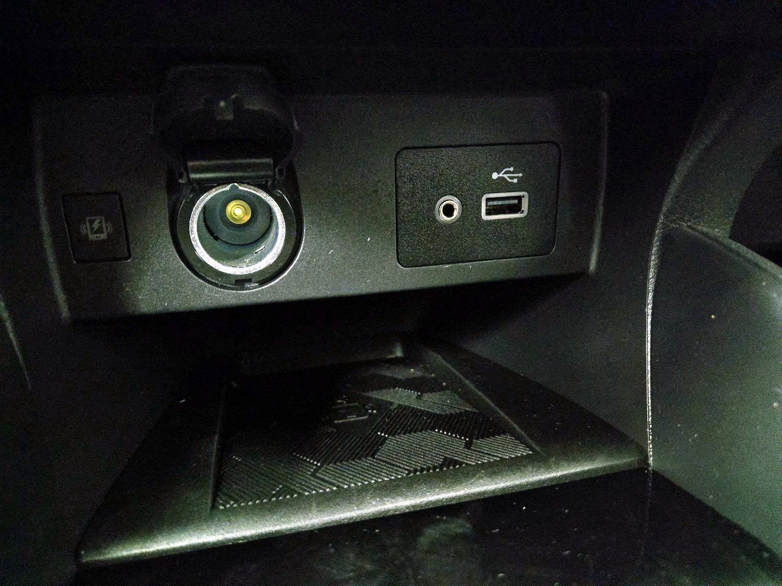 2025 Nissan Versa Sedan SV - Photo 18