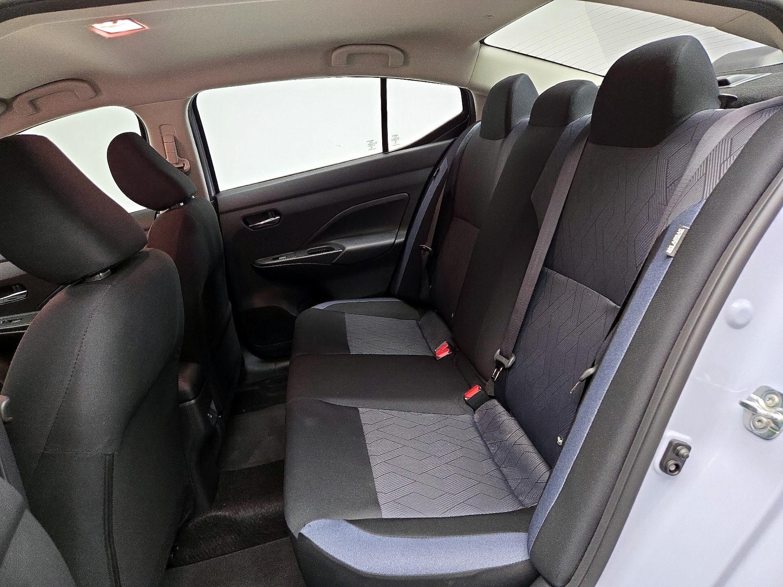 2025 Nissan Versa Sedan SV - Photo 19