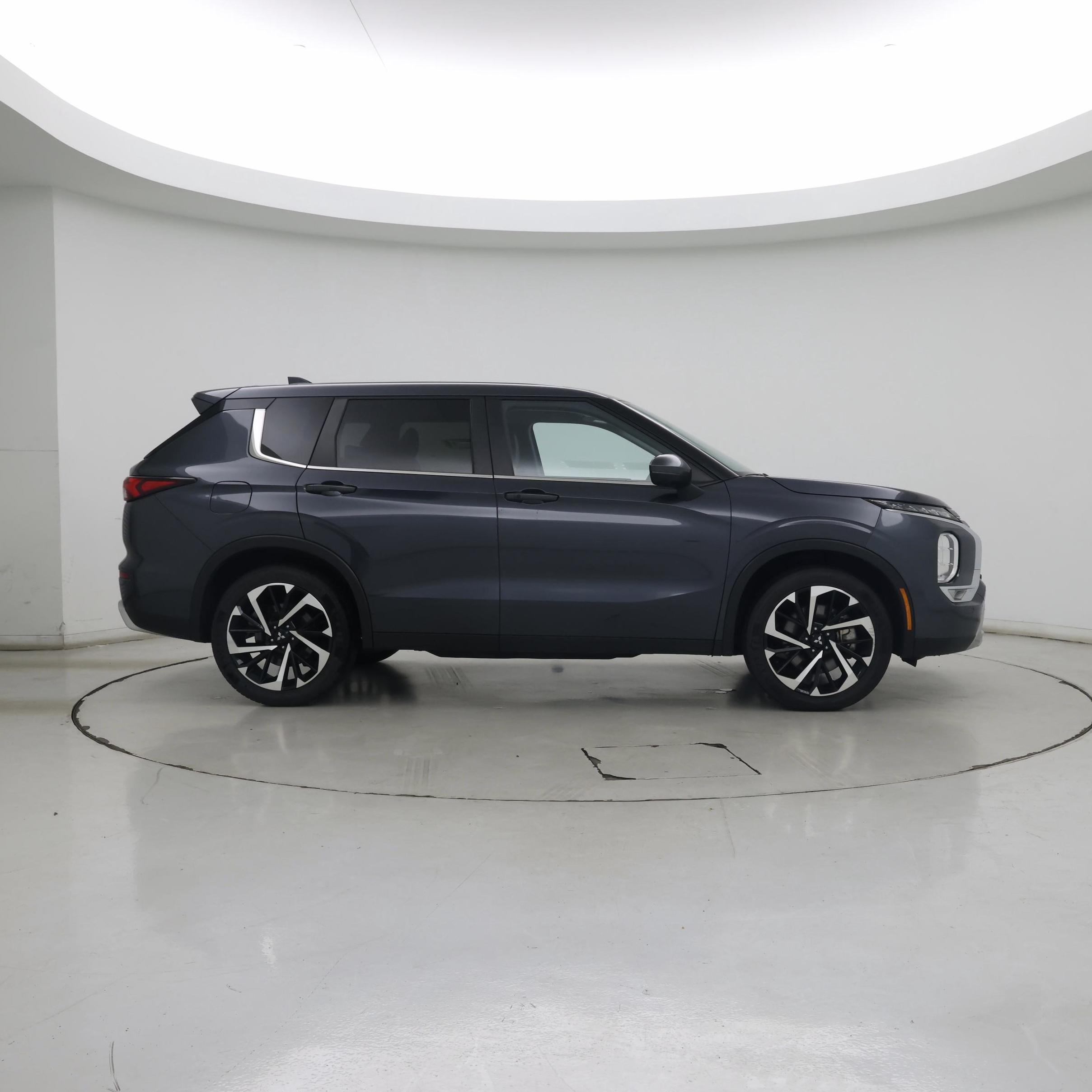 Thumbnail: 2024 Mitsubishi Outlander - 7