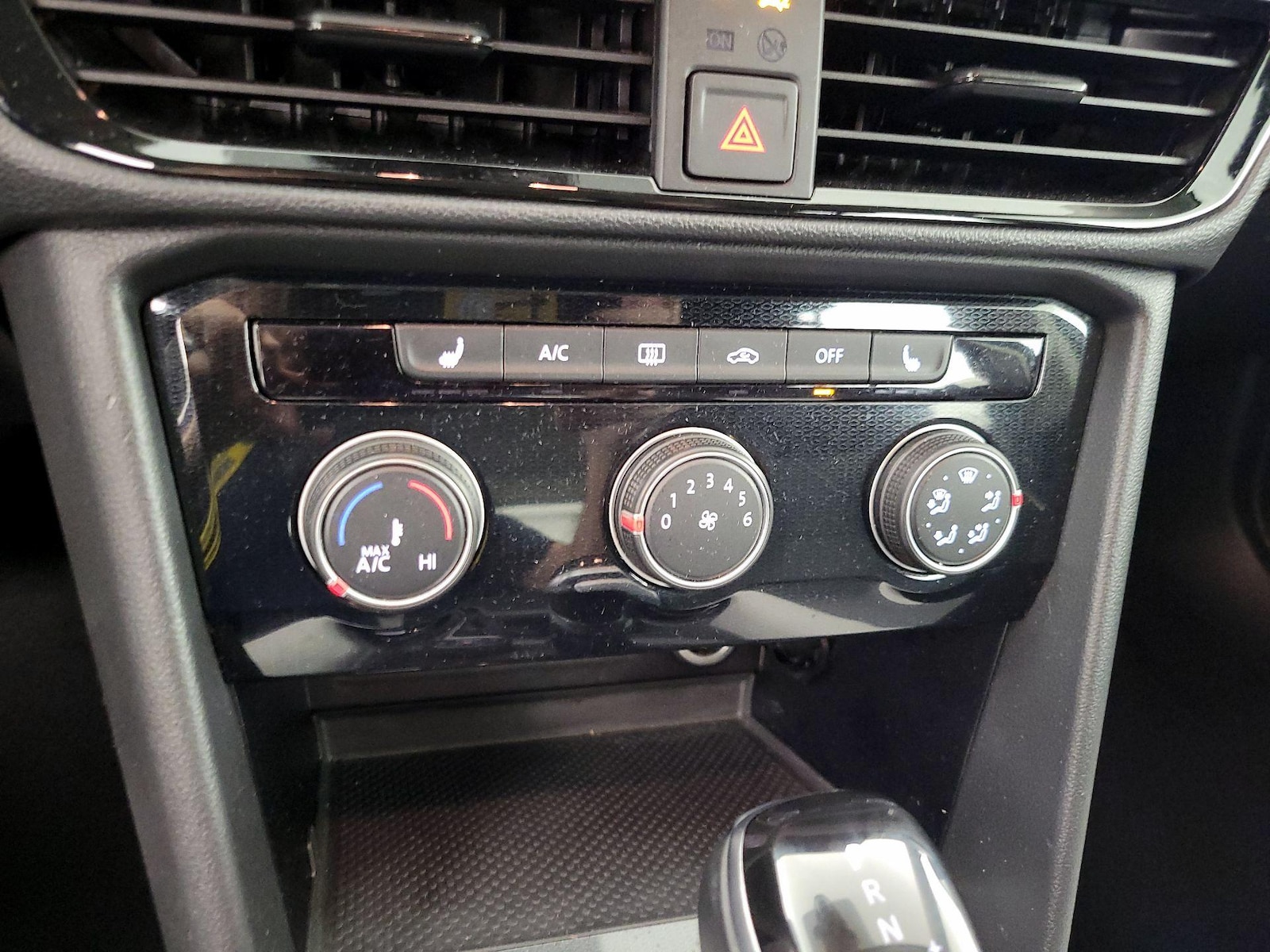 2025 Volkswagen Taos S - Photo 17