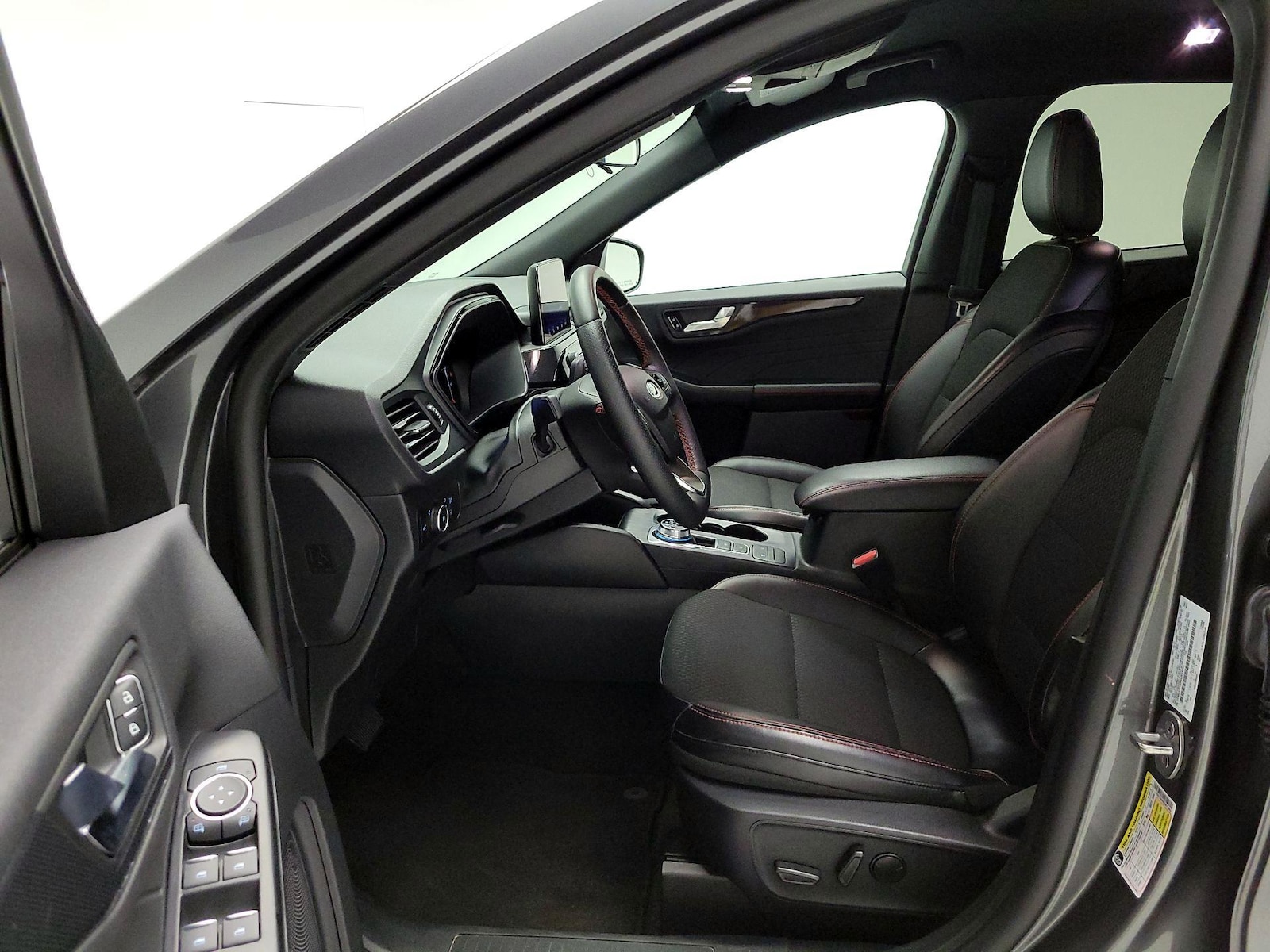 2025 Ford Escape ST-Line Select - Photo 12