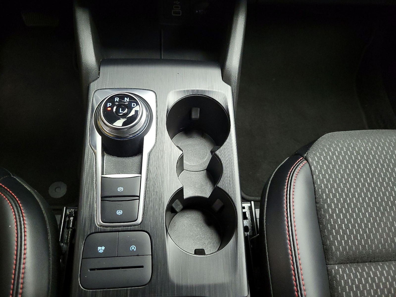 2025 Ford Escape ST-Line Select - Photo 18