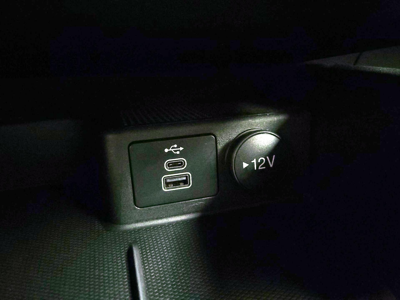 2025 Ford Escape ST-Line Select - Photo 19